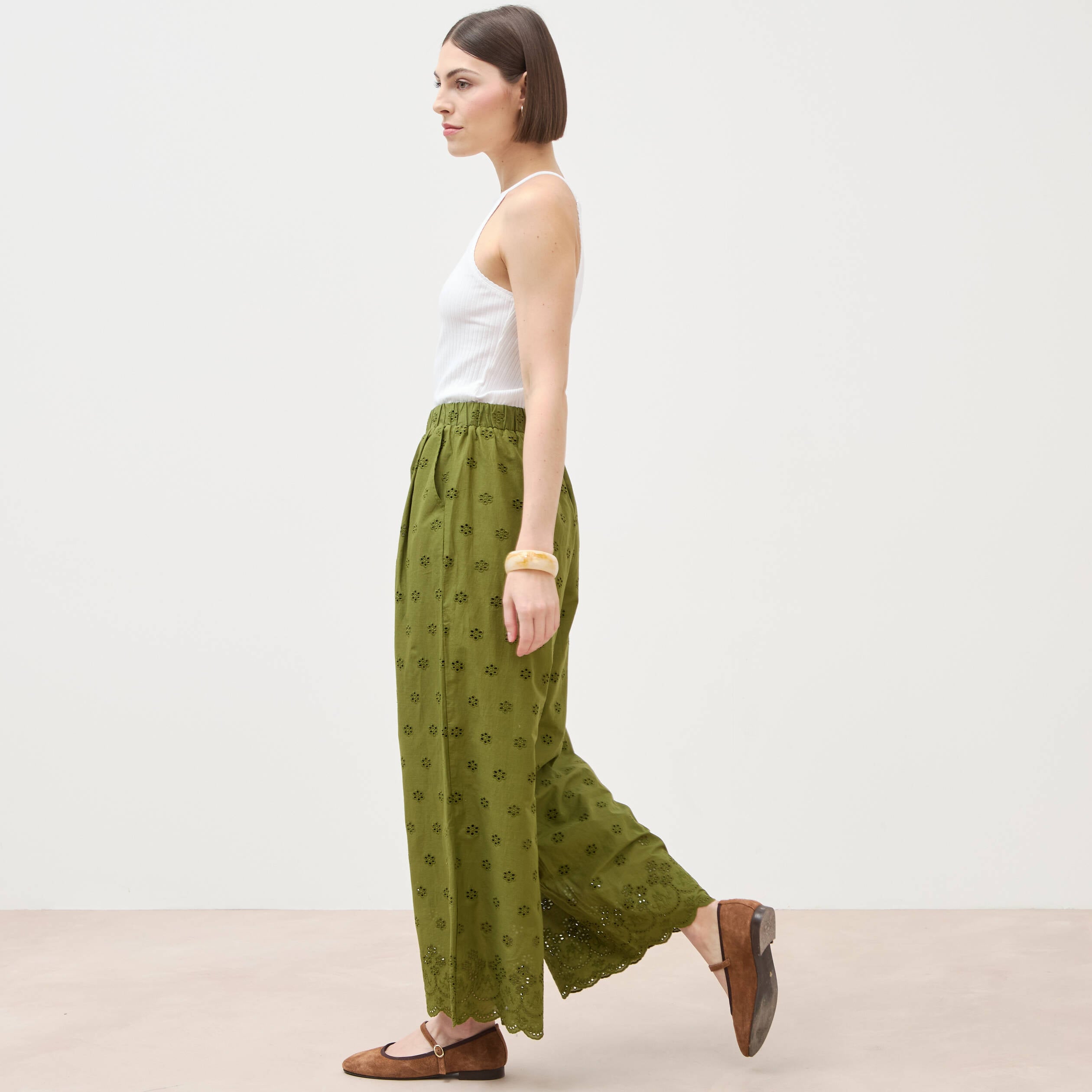 Pantalon droit 7/8&egrave;me brod&eacute; vert kaki femme