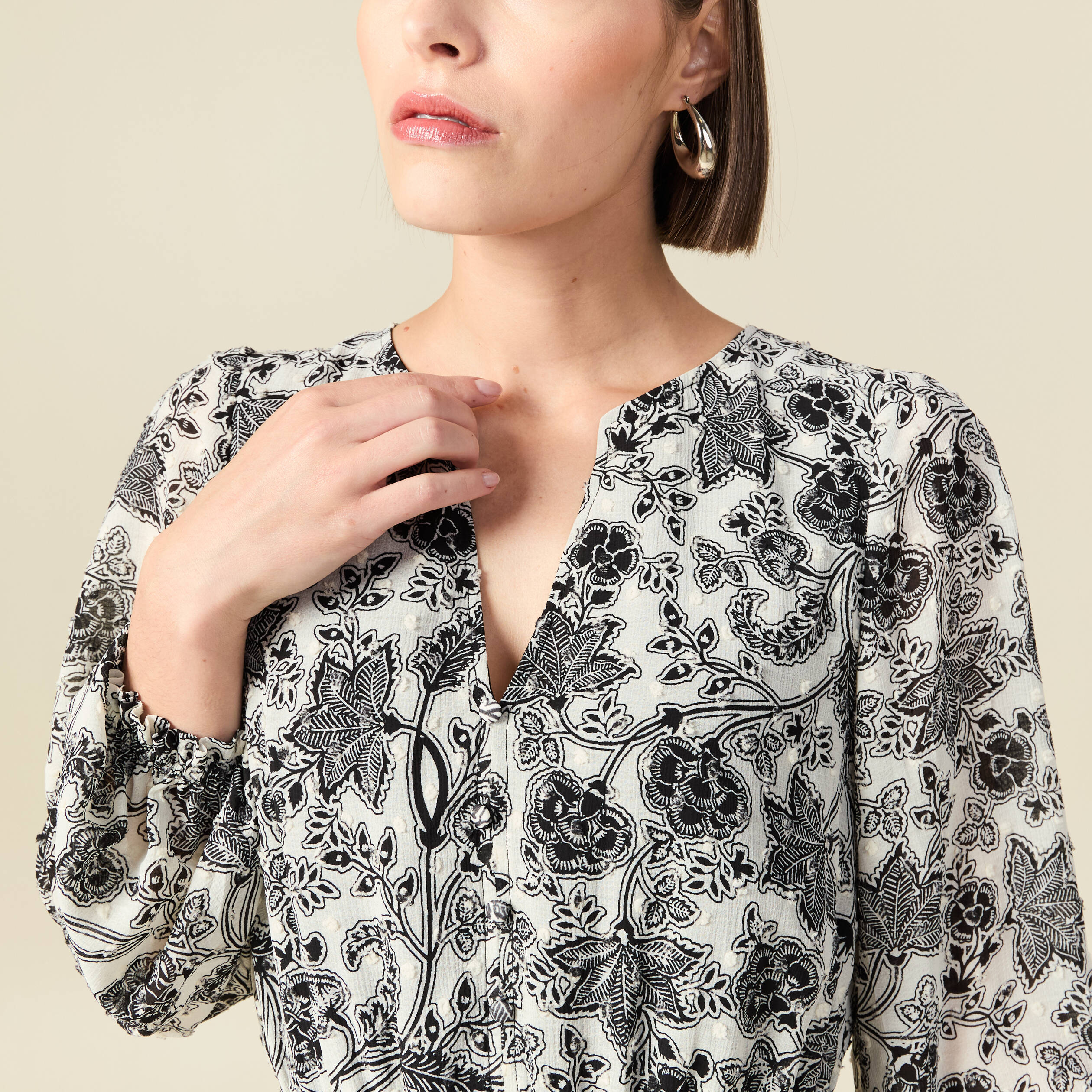 Robe fluide col v manches longues blanc femme