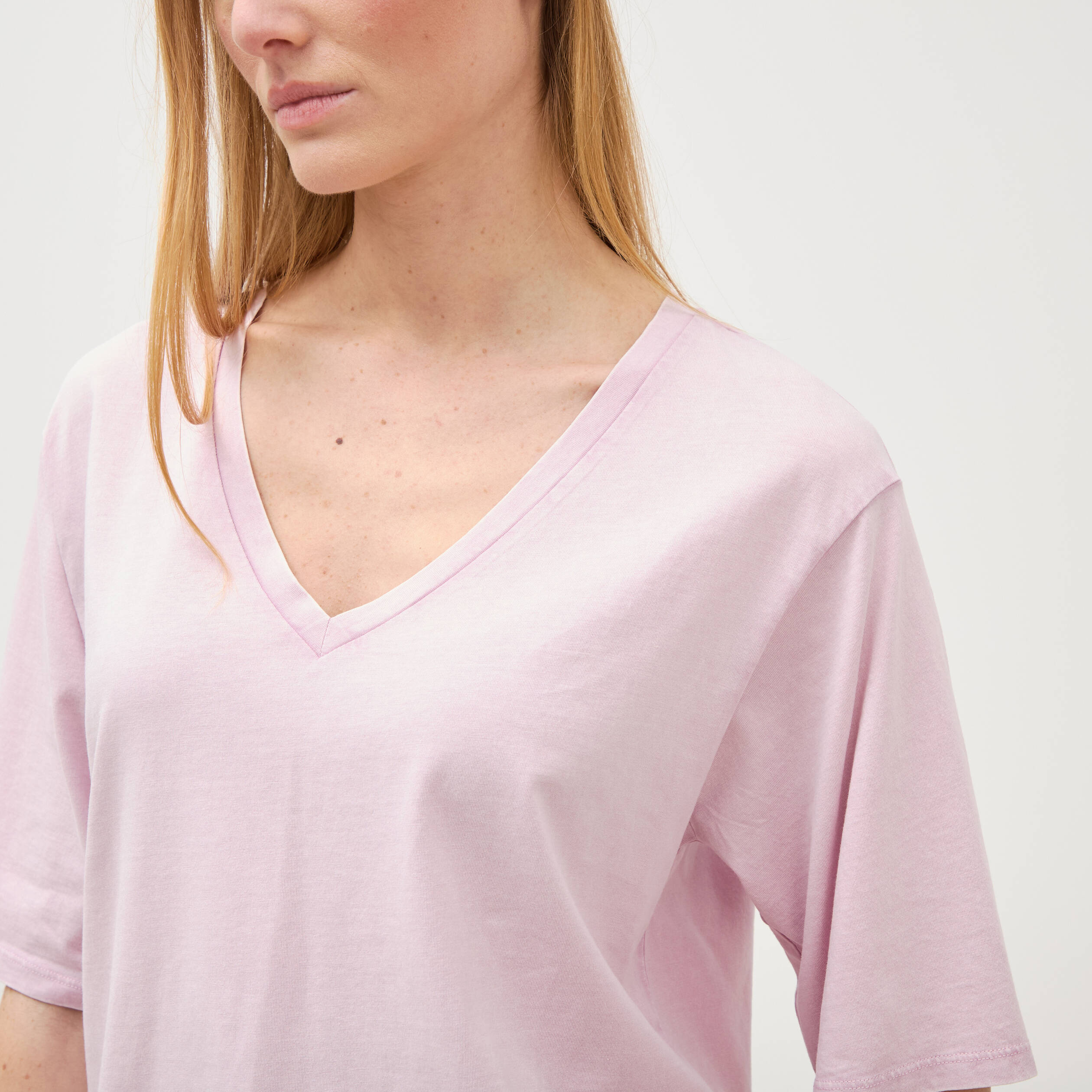 T-shirt col v manches courtes en coton parme femme