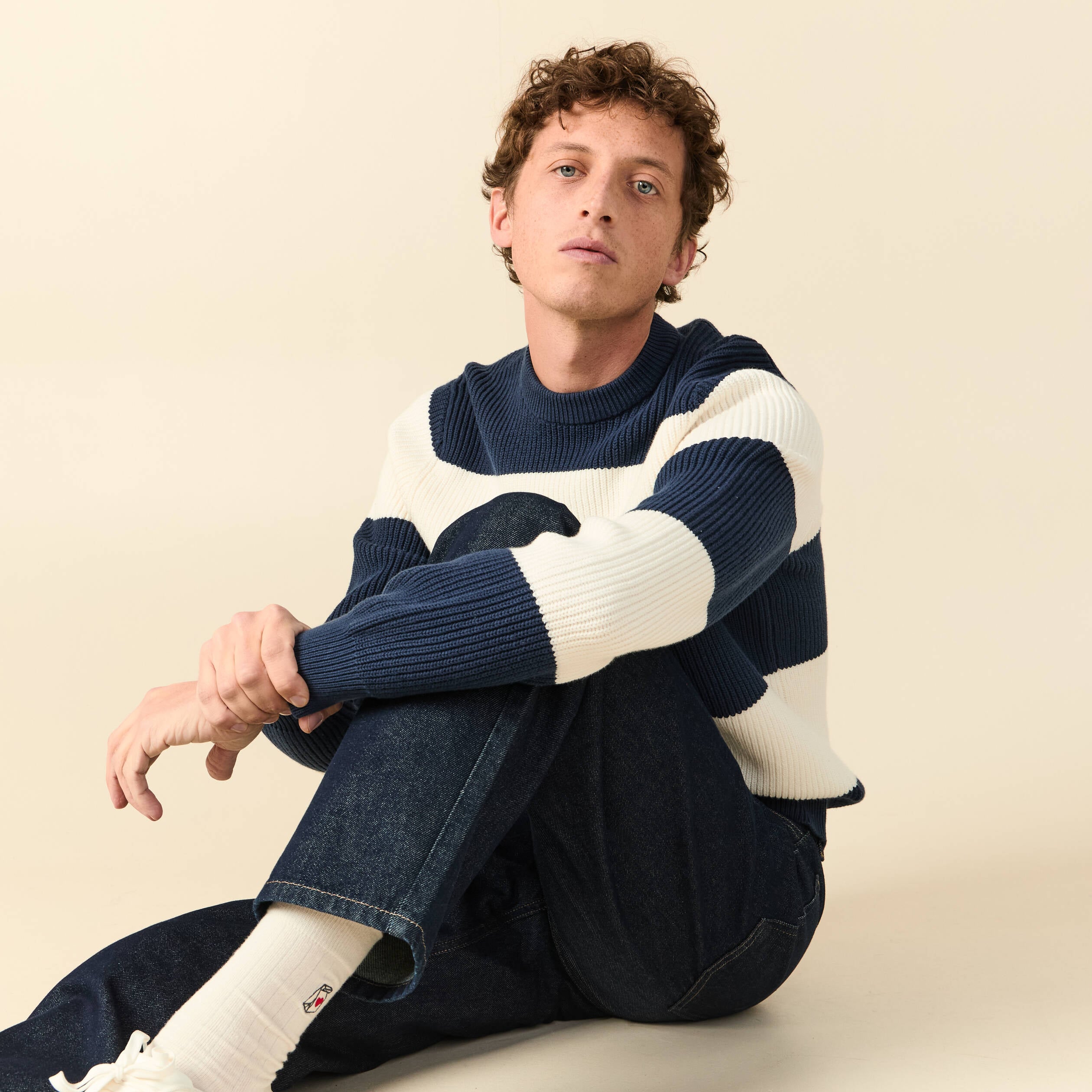 Pull fin ray&eacute; manches longues col rond bleu marine homme