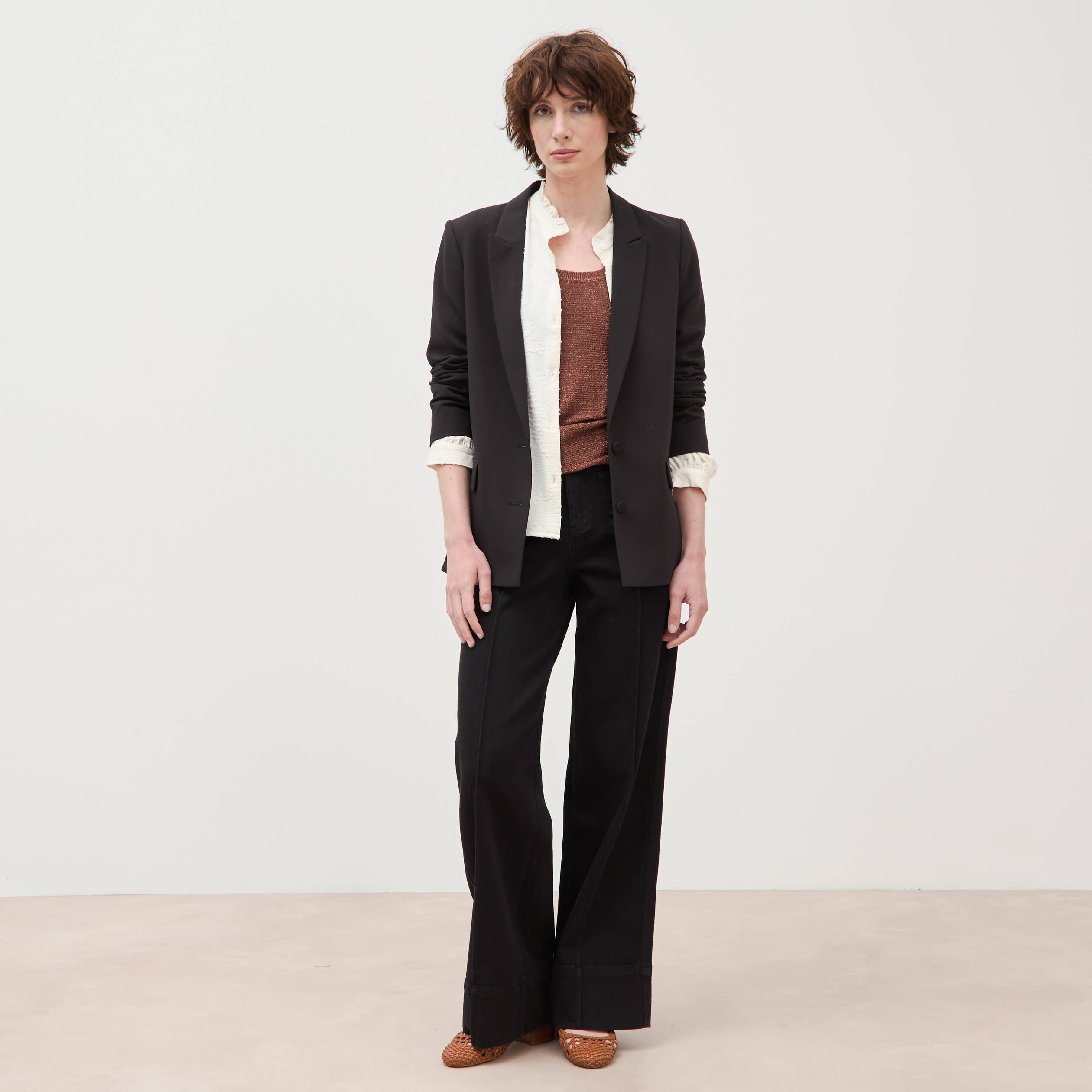 D&eacute;bardeur droit court col rond bretelles marron cognac femme