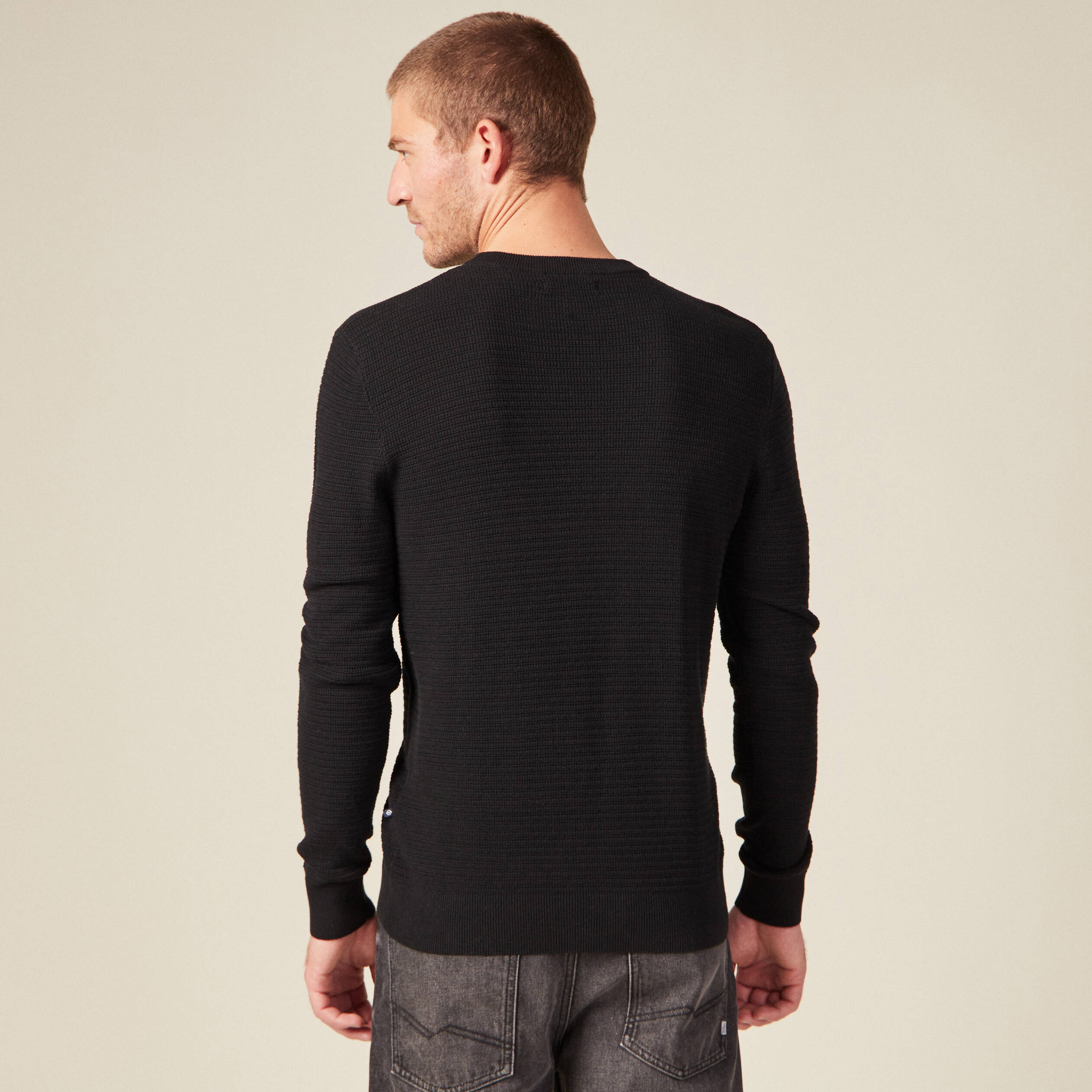 Pull manches longues col rond noir homme