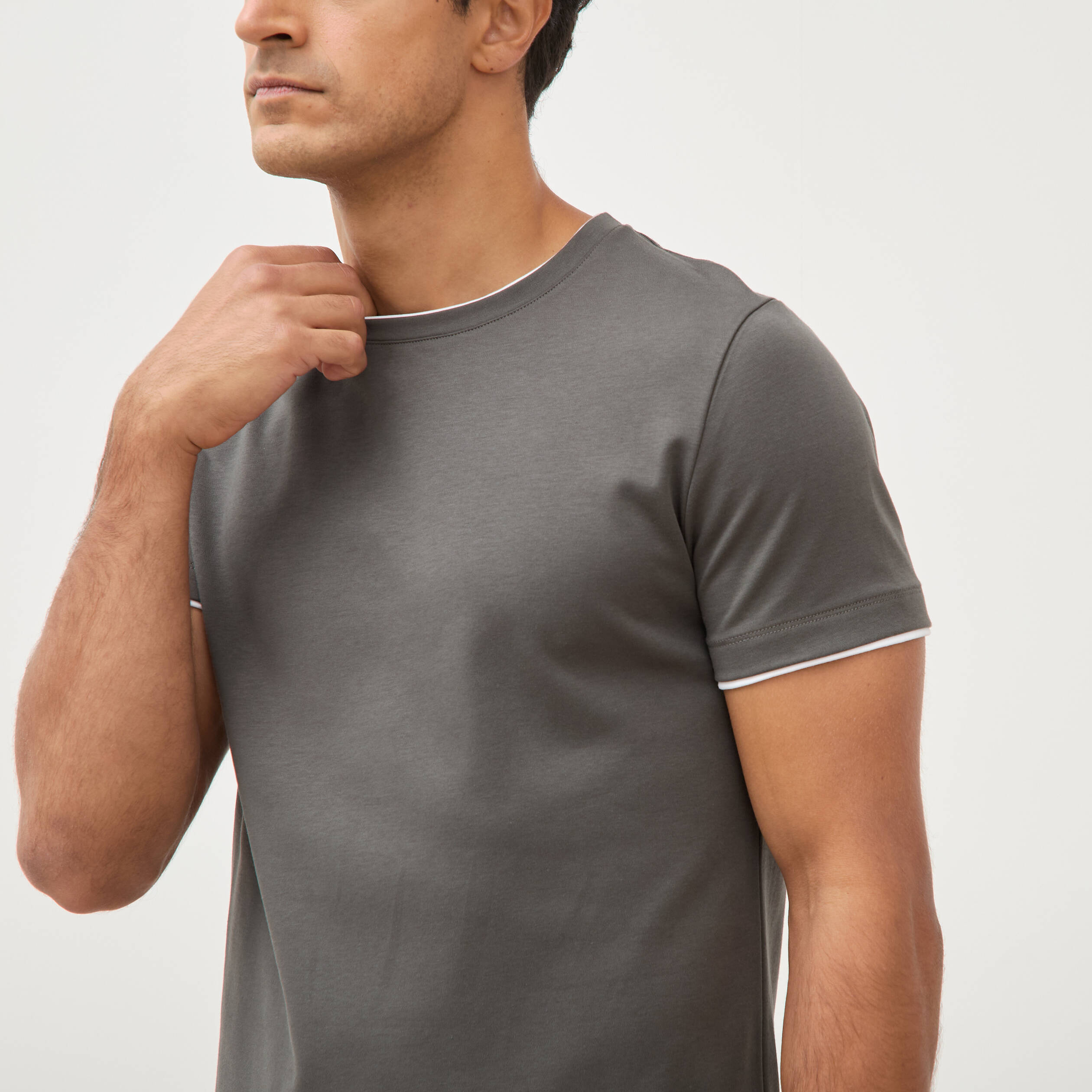 T-shirt droit col rond manches courtes vert fonc&eacute; homme