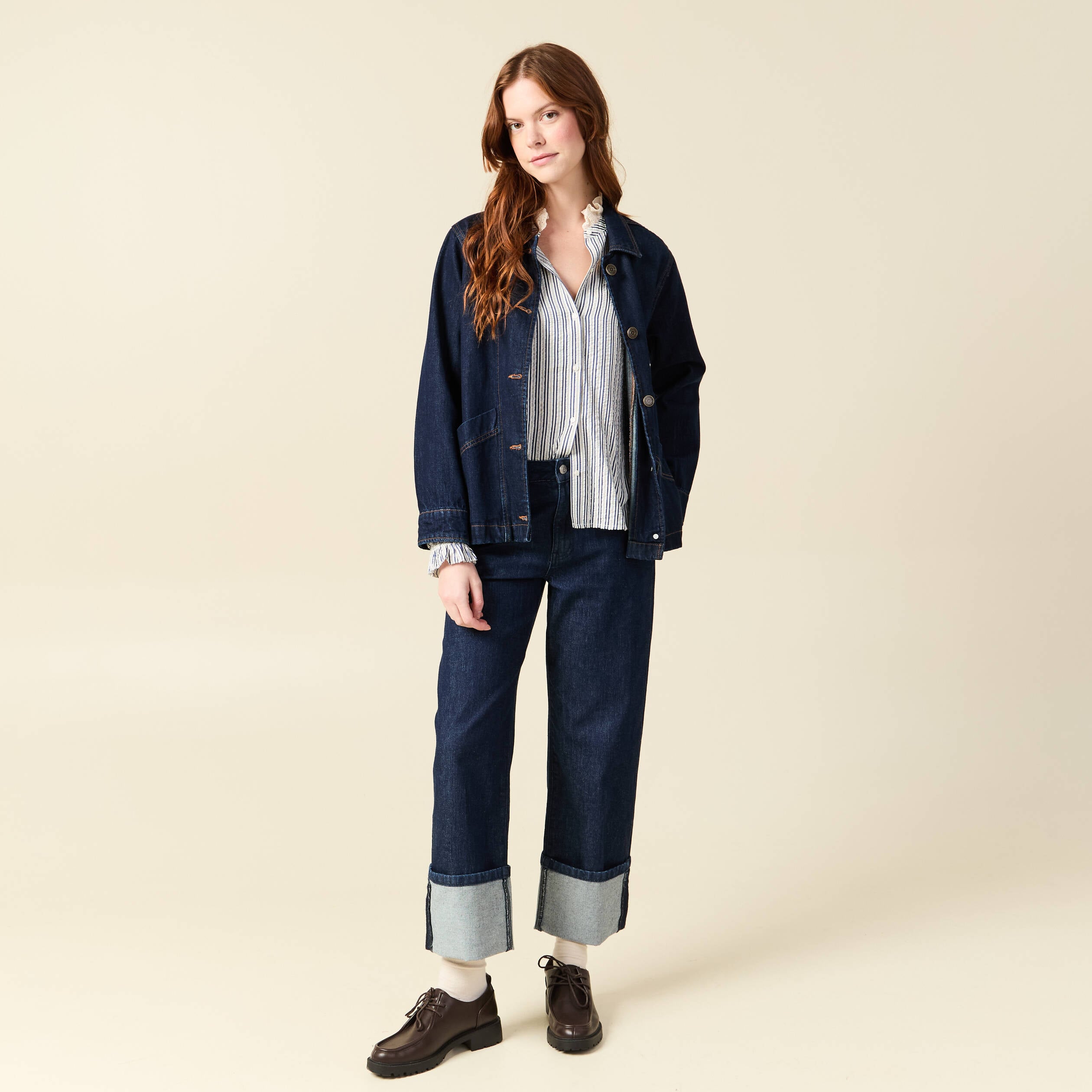 Chemise cintr&eacute;e col montant brod&eacute;e blanc femme