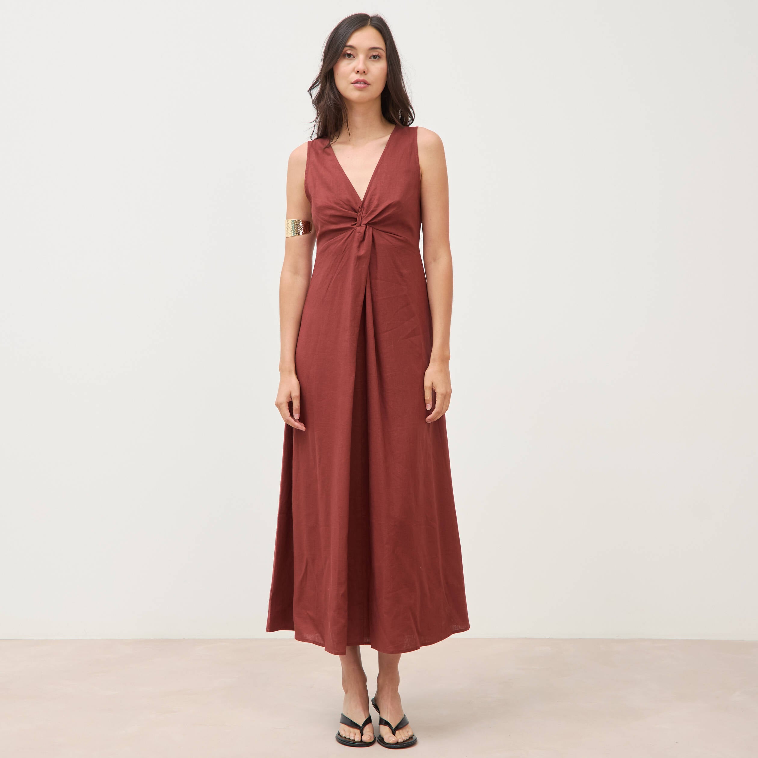 Robe sans manches col v marron cognac femme