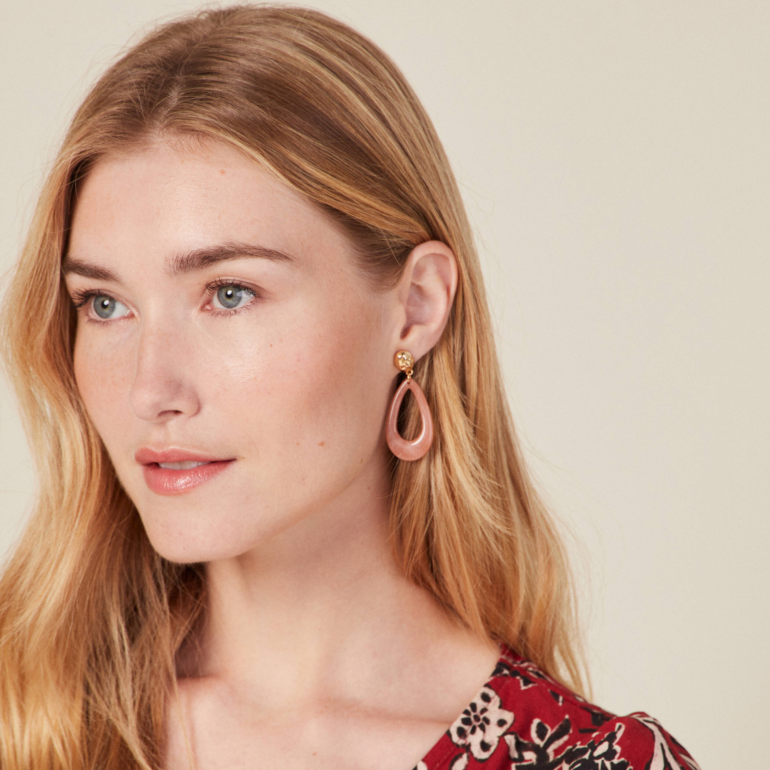 Boucles d'oreilles pendantes rouge clair femme