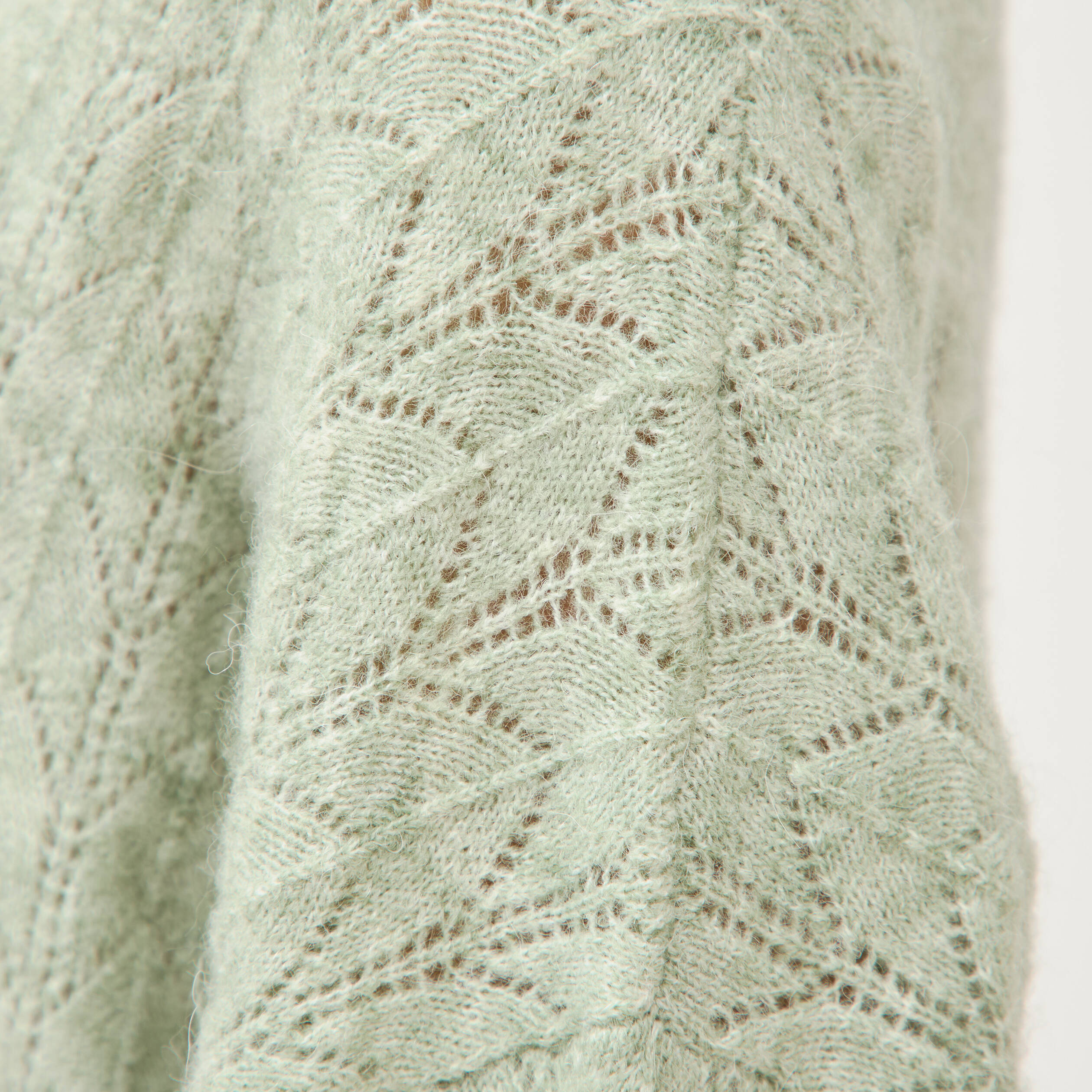 Gilet ajour&eacute; col V manches longues vert pastel femme