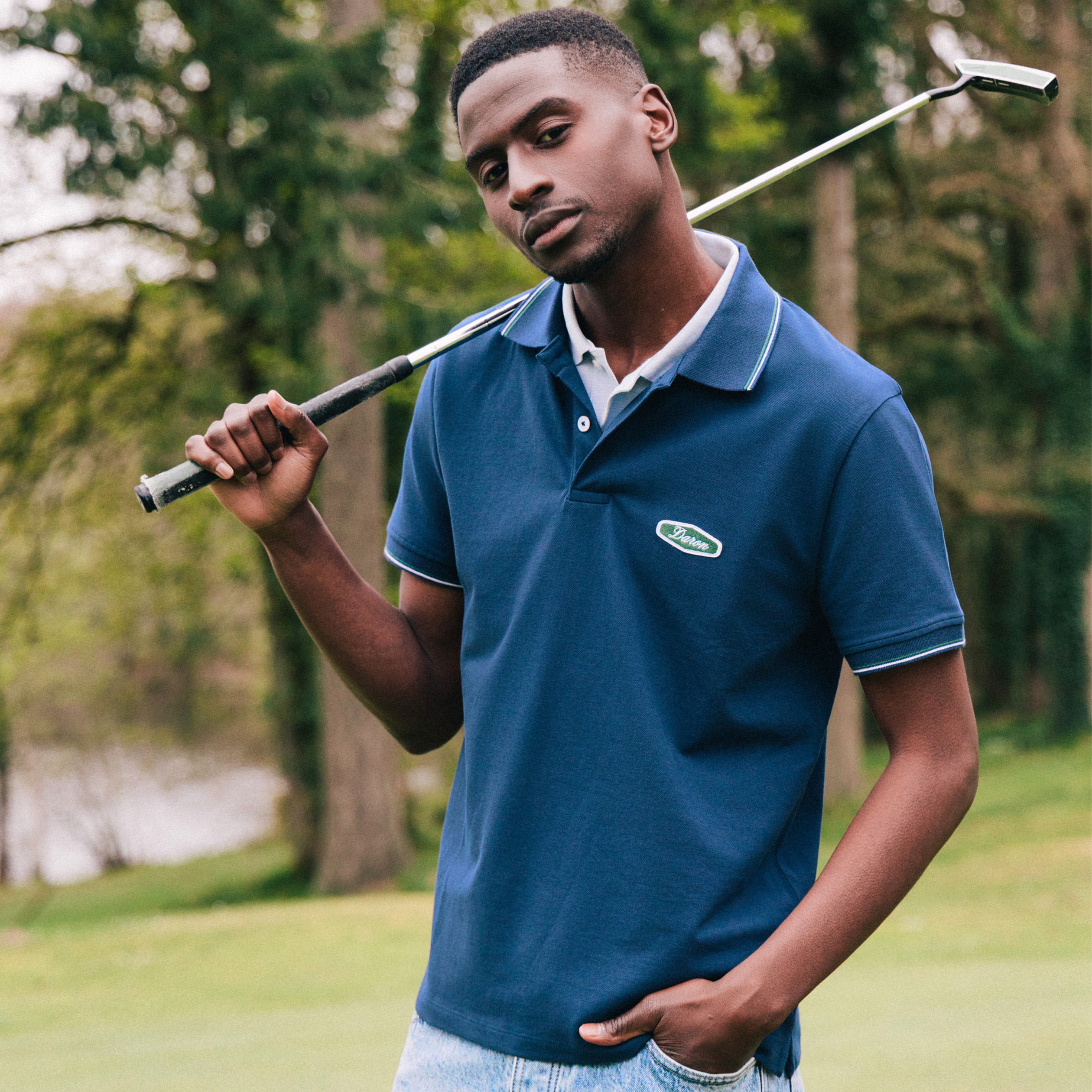 Polo cintr&eacute; en coton manches courtes bleu marine homme