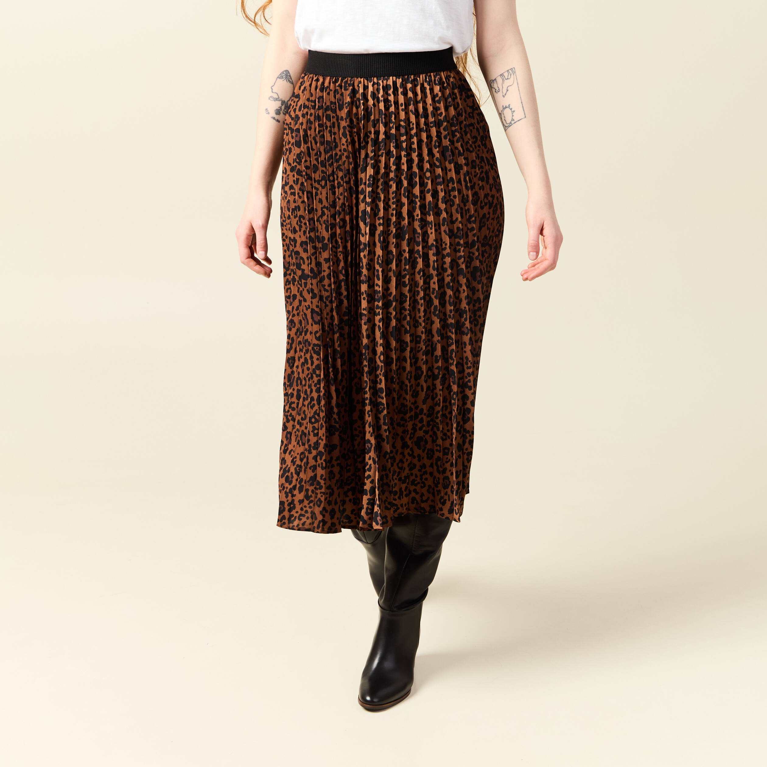 jupe longue droite plissee marron fonce femme Jupe longue droite plissée marron foncé femme