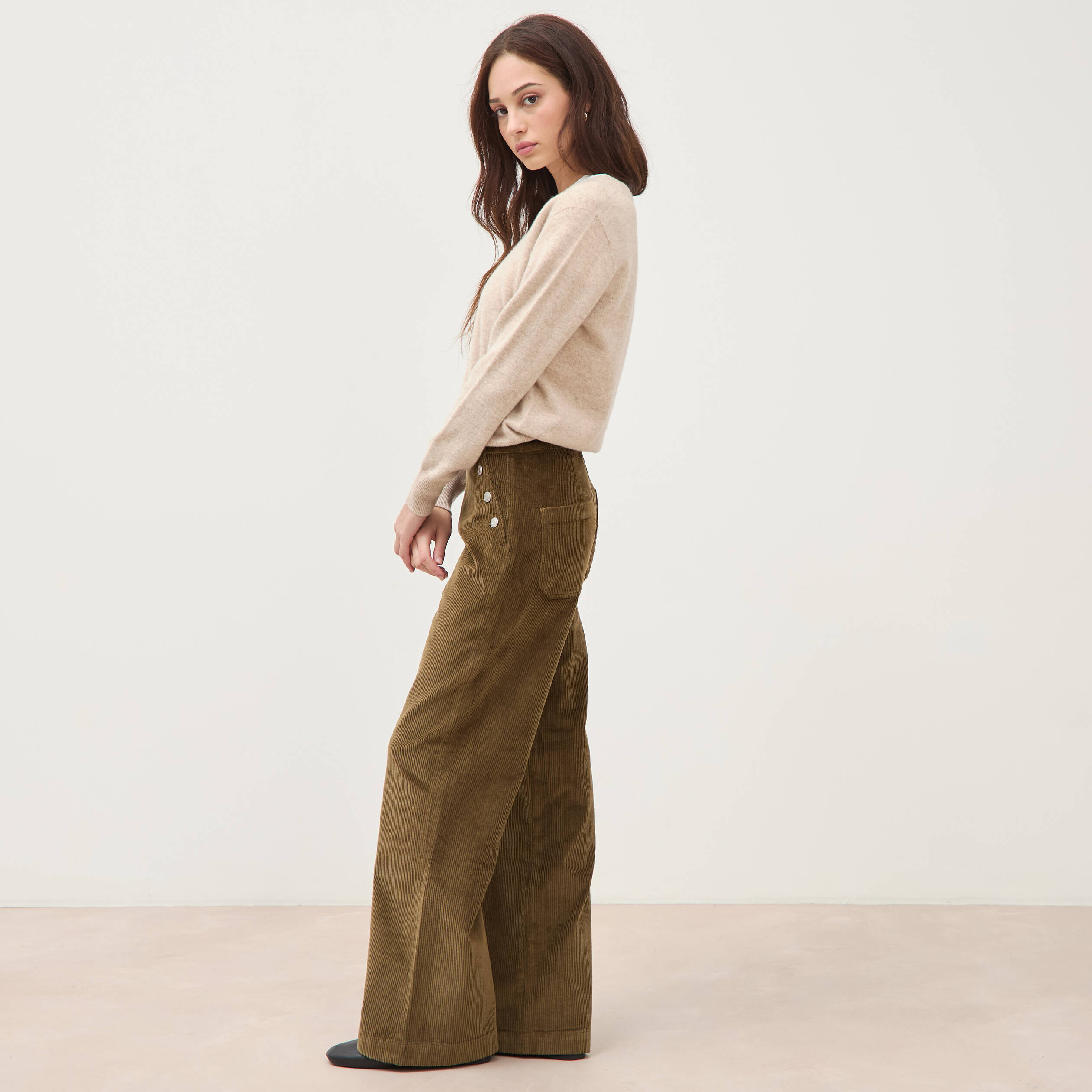 Pantalon large taille haute en velours vert olive femme