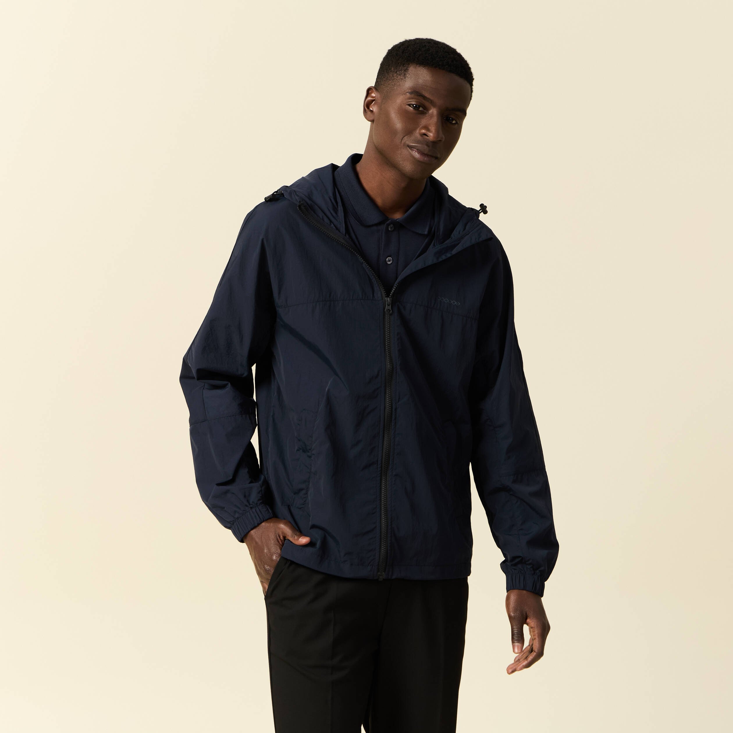 coupe vent zippe a capuche bleu marine homme Coupe-vent zippé à capuche bleu marine homme