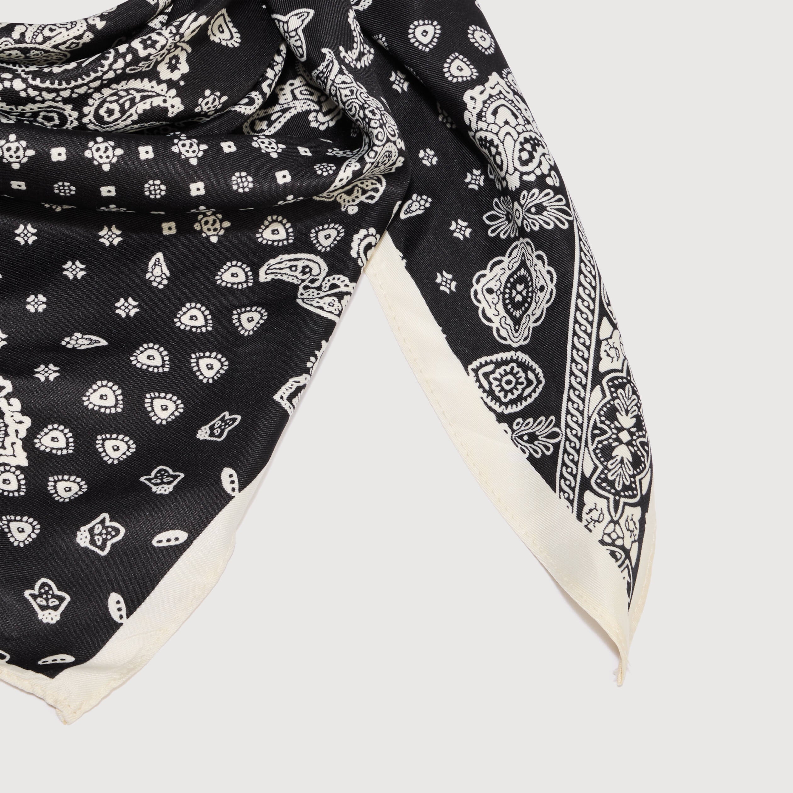 Foulard satin&eacute; noir femme