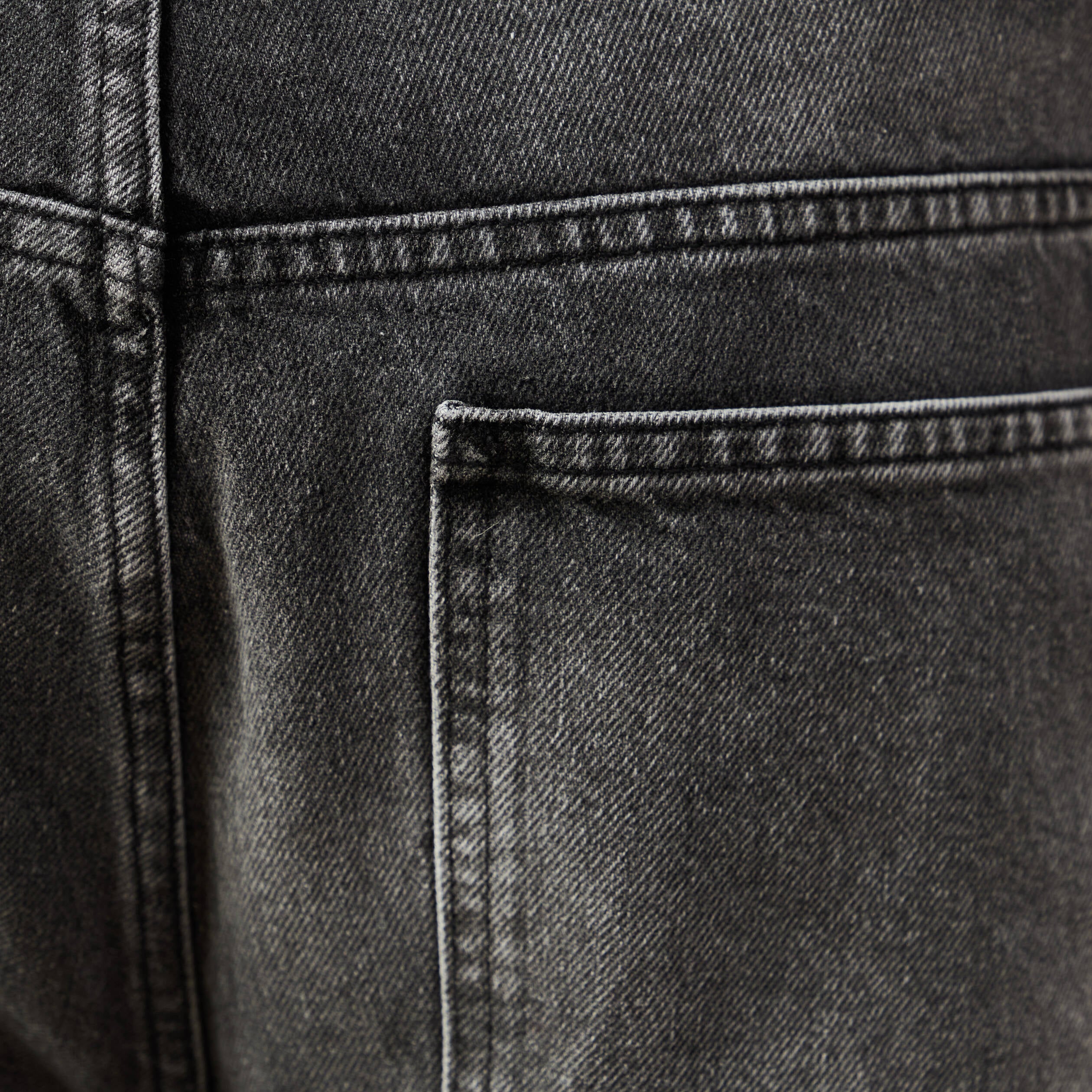 Jeans loose longueur 32 en coton denim noir homme