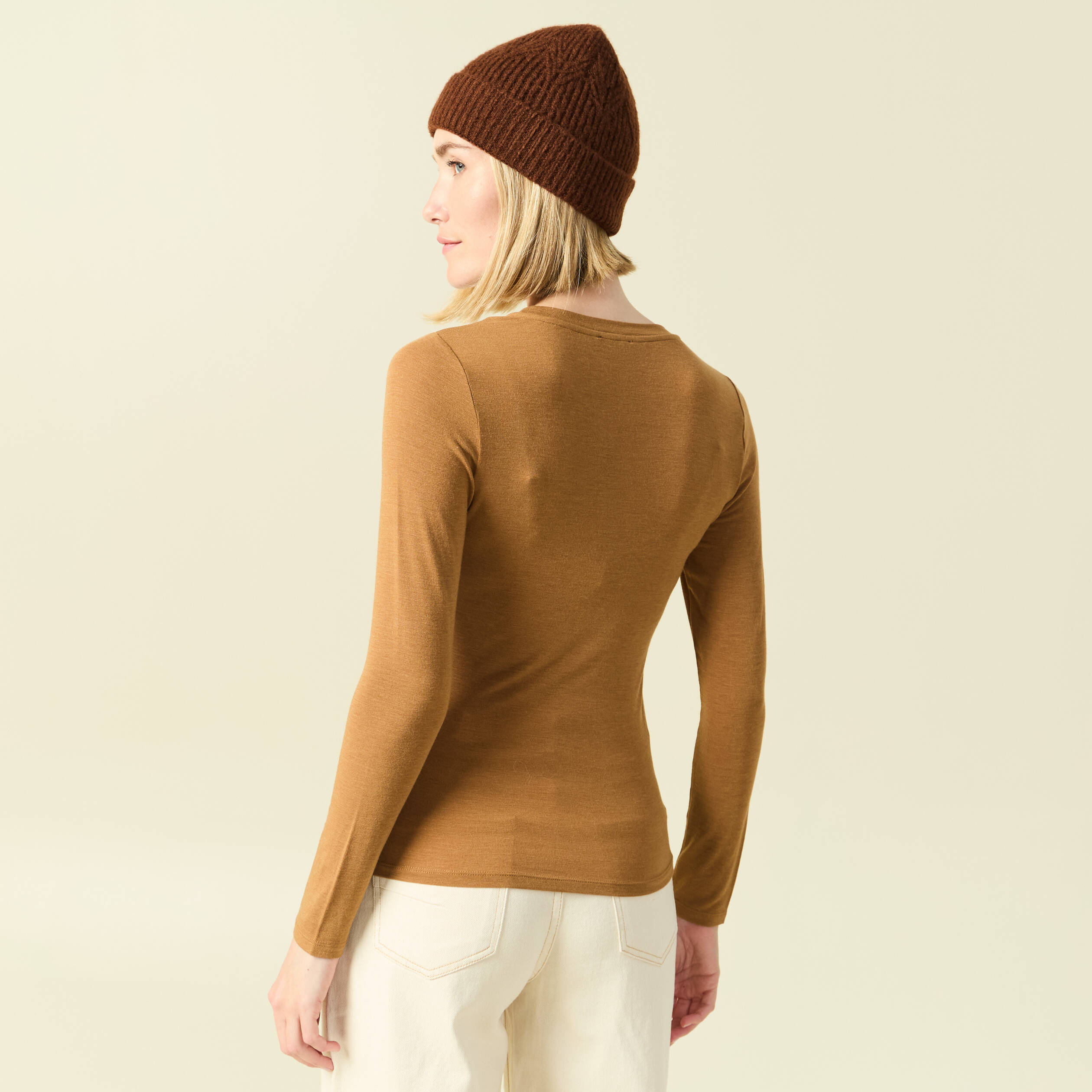 T-shirt cintr&eacute; manches longues col rond marron clair femme