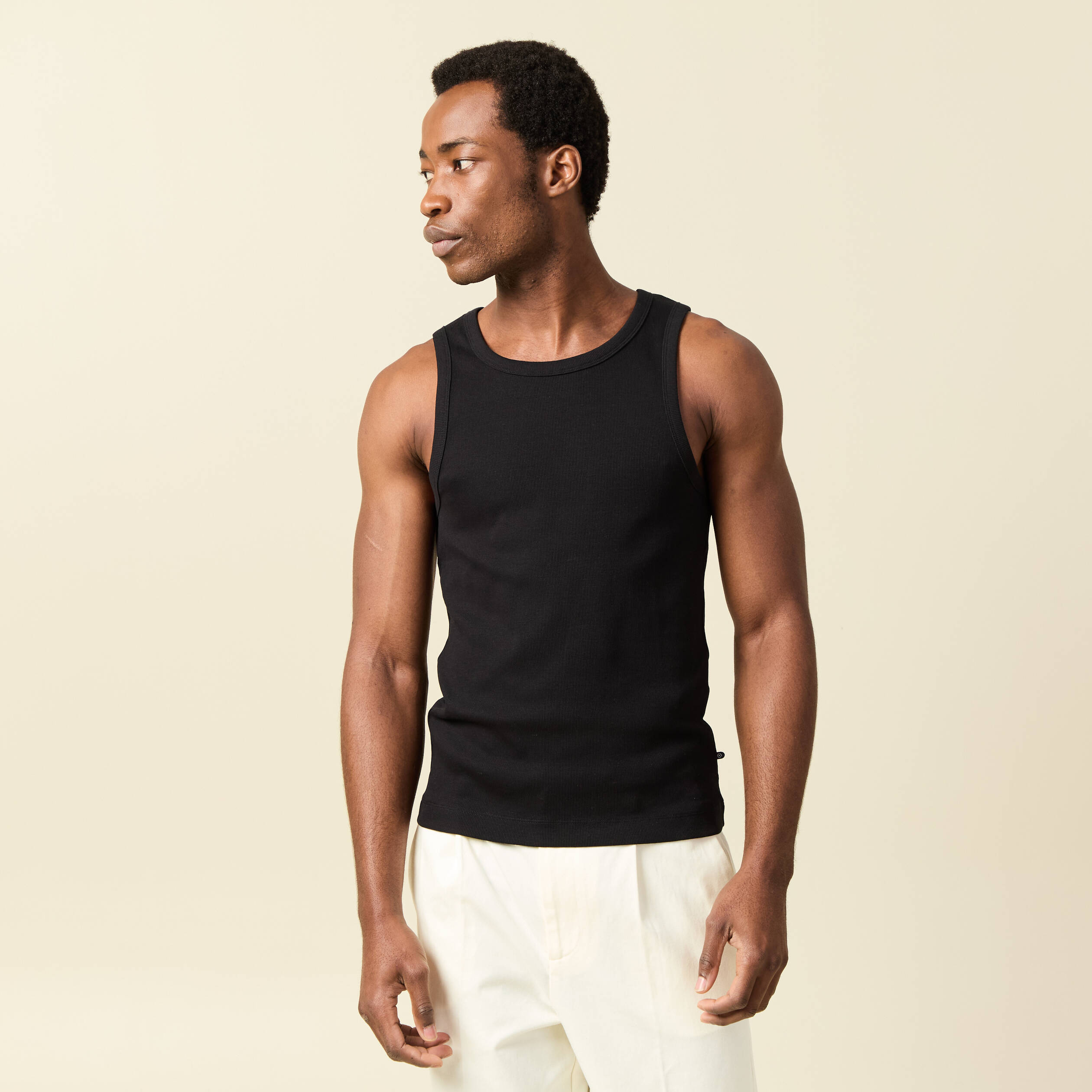 D&eacute;bardeur cintr&eacute; col rond sans manches noir homme