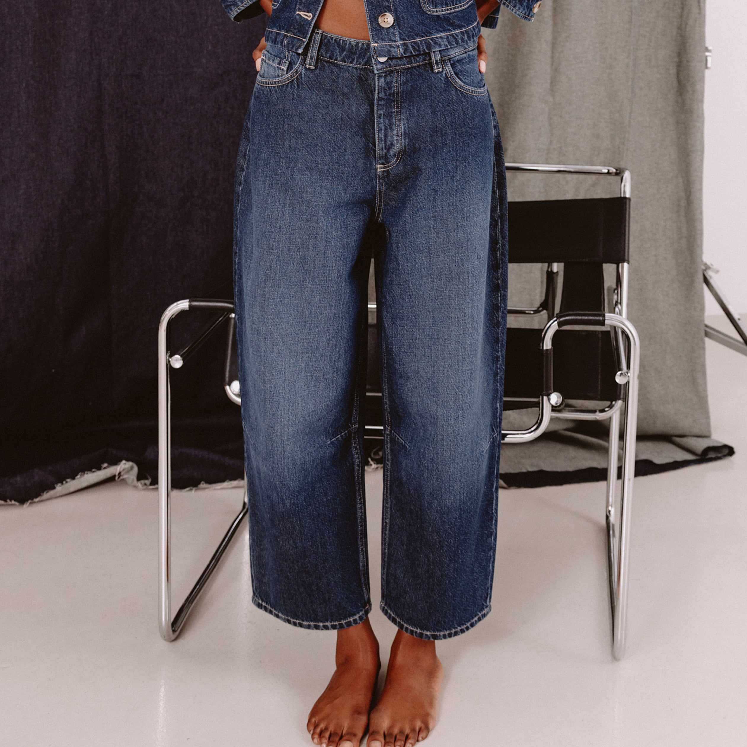 Jeans barrel 7/8&egrave;me taille standard denim brut clean femme