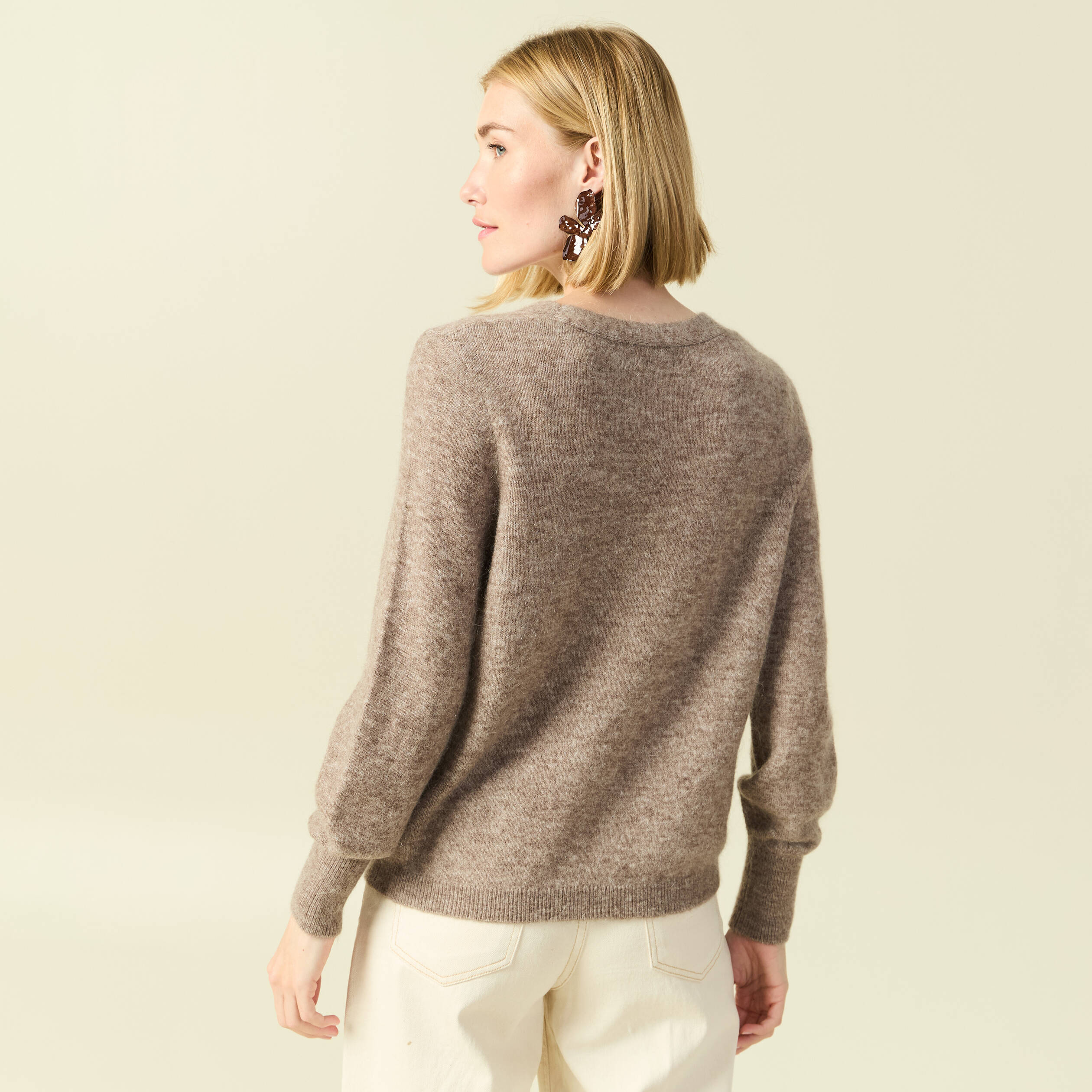 Pull col V manches longues marron clair femme