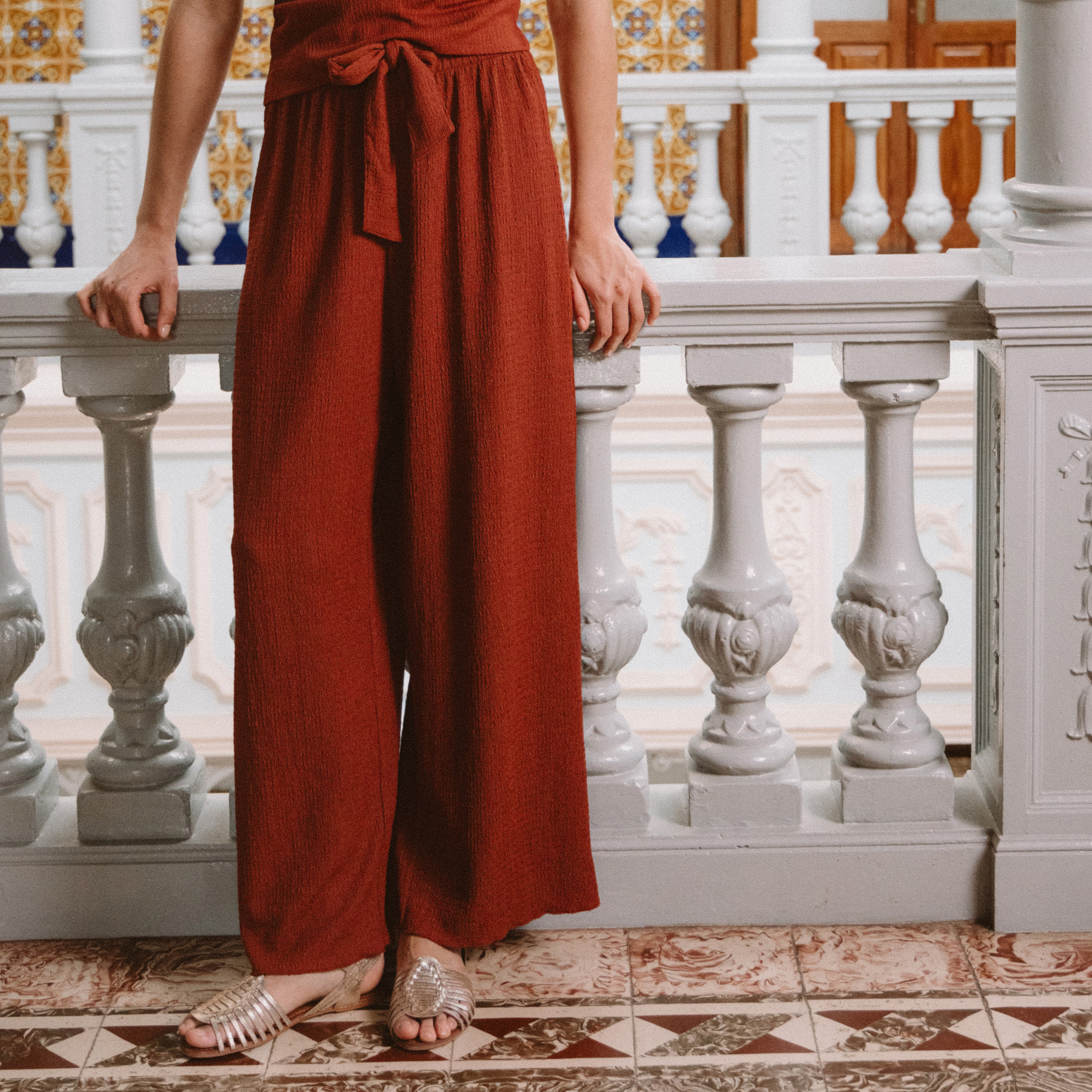 Pantalon loose avec ceinture marron cognac femme