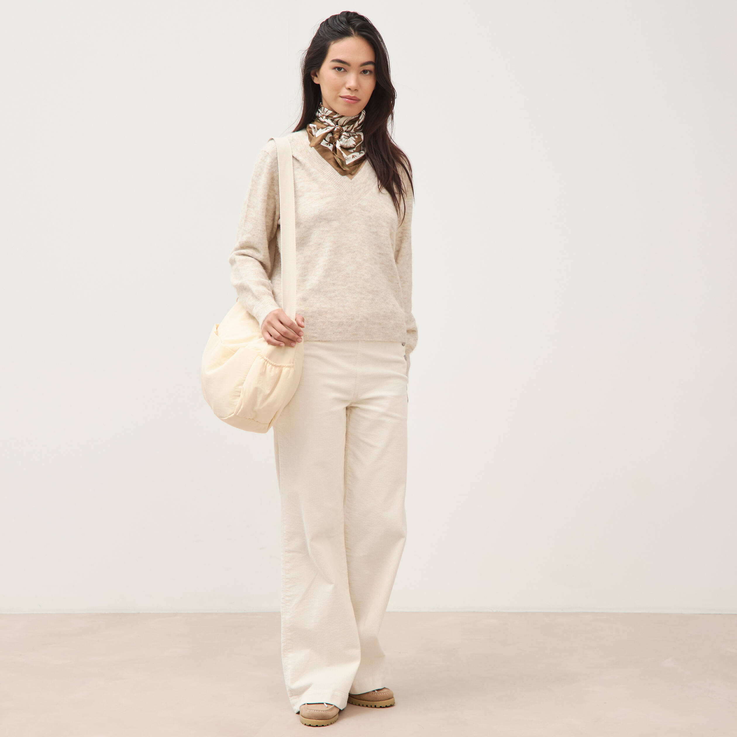 Pull col v manches longues creme femme