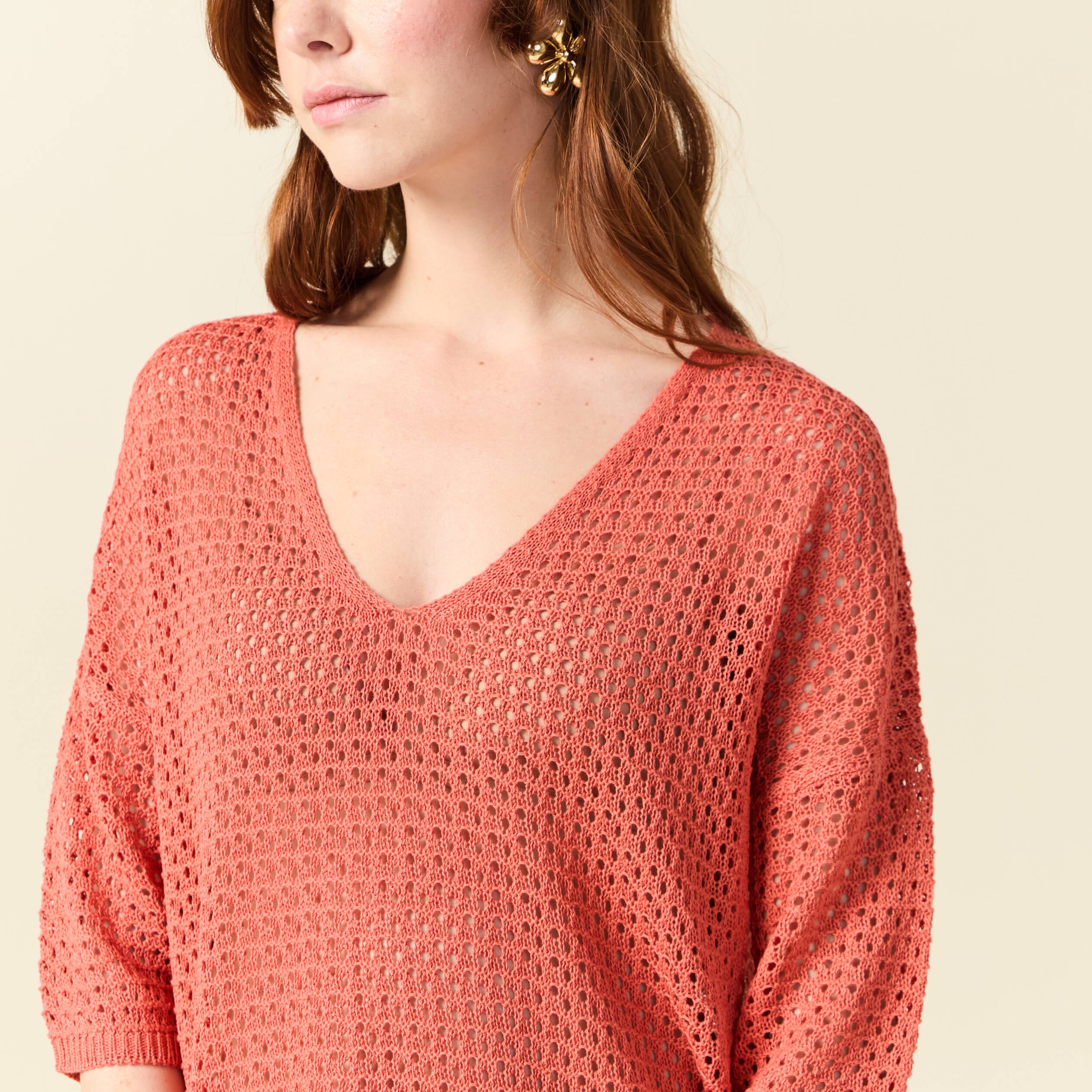 Pull ajour&eacute; col v manches 3/4 rouge fonc&eacute; femme