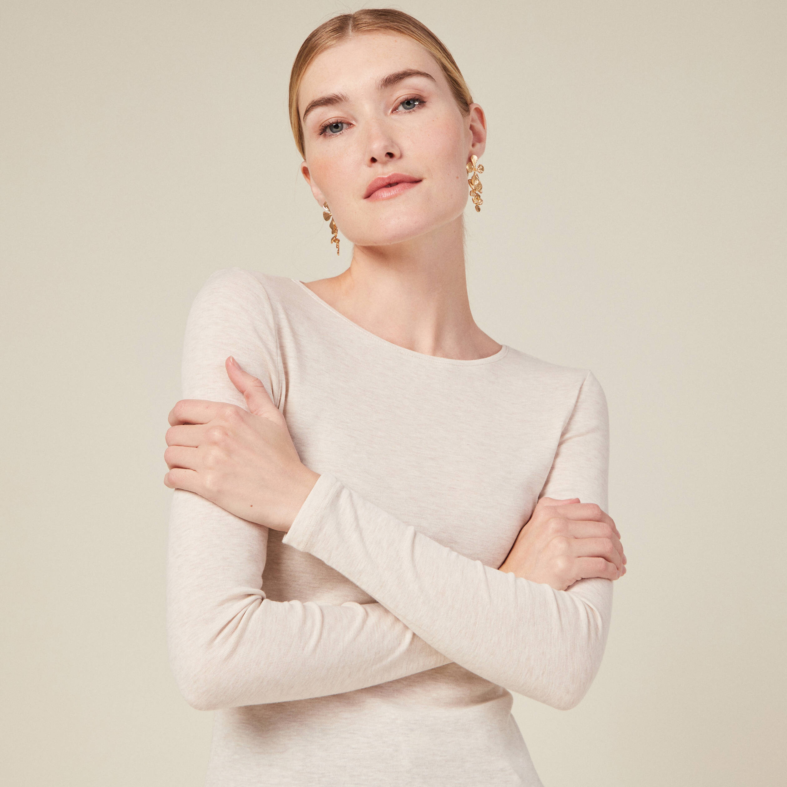 T-shirt cintr&eacute; manches longues col rond beige femme