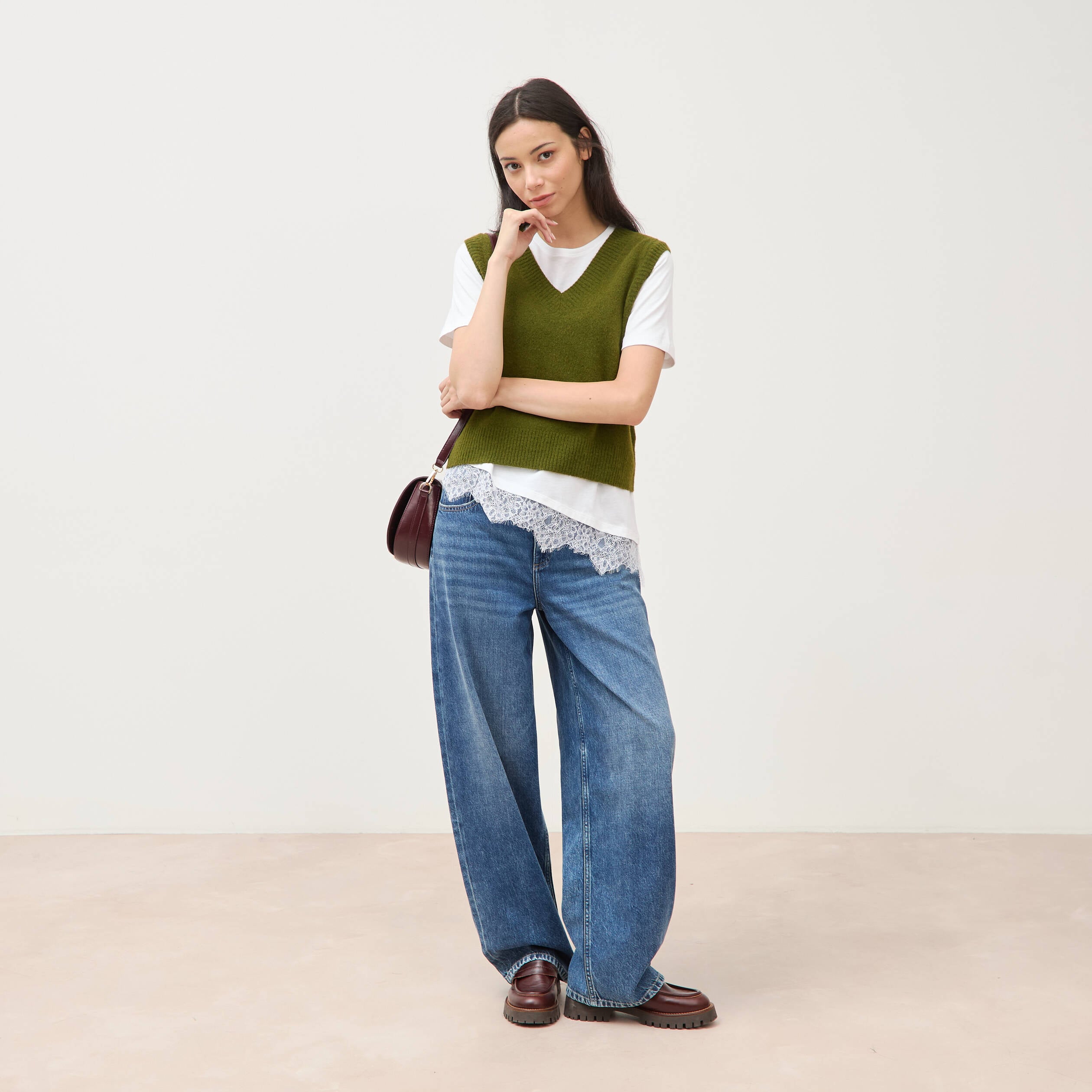 Pull sans manches col en V vert kaki femme