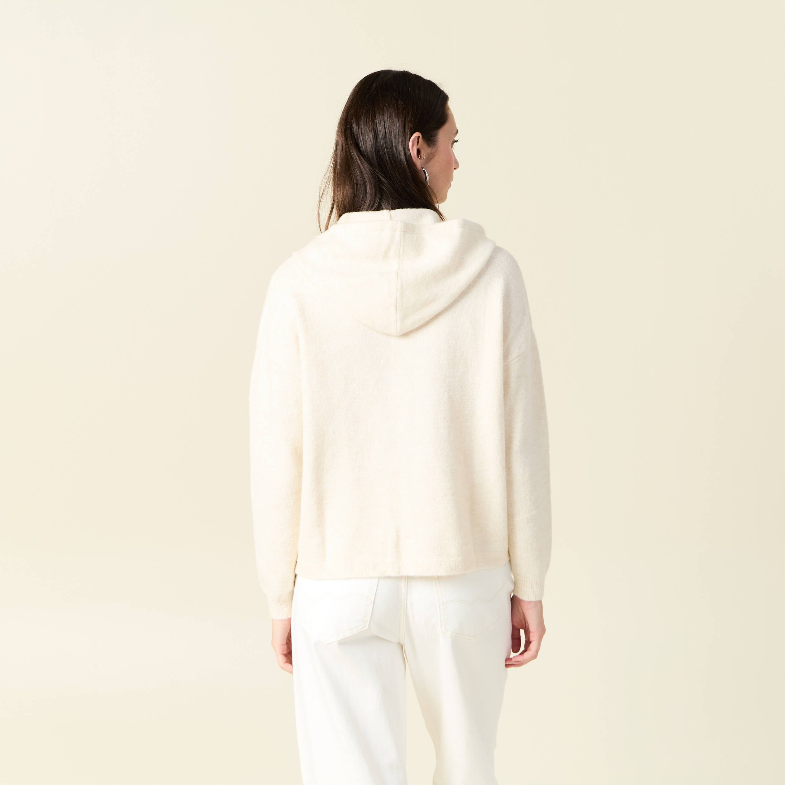 Pull &agrave; capuche zipp&eacute; creme femme