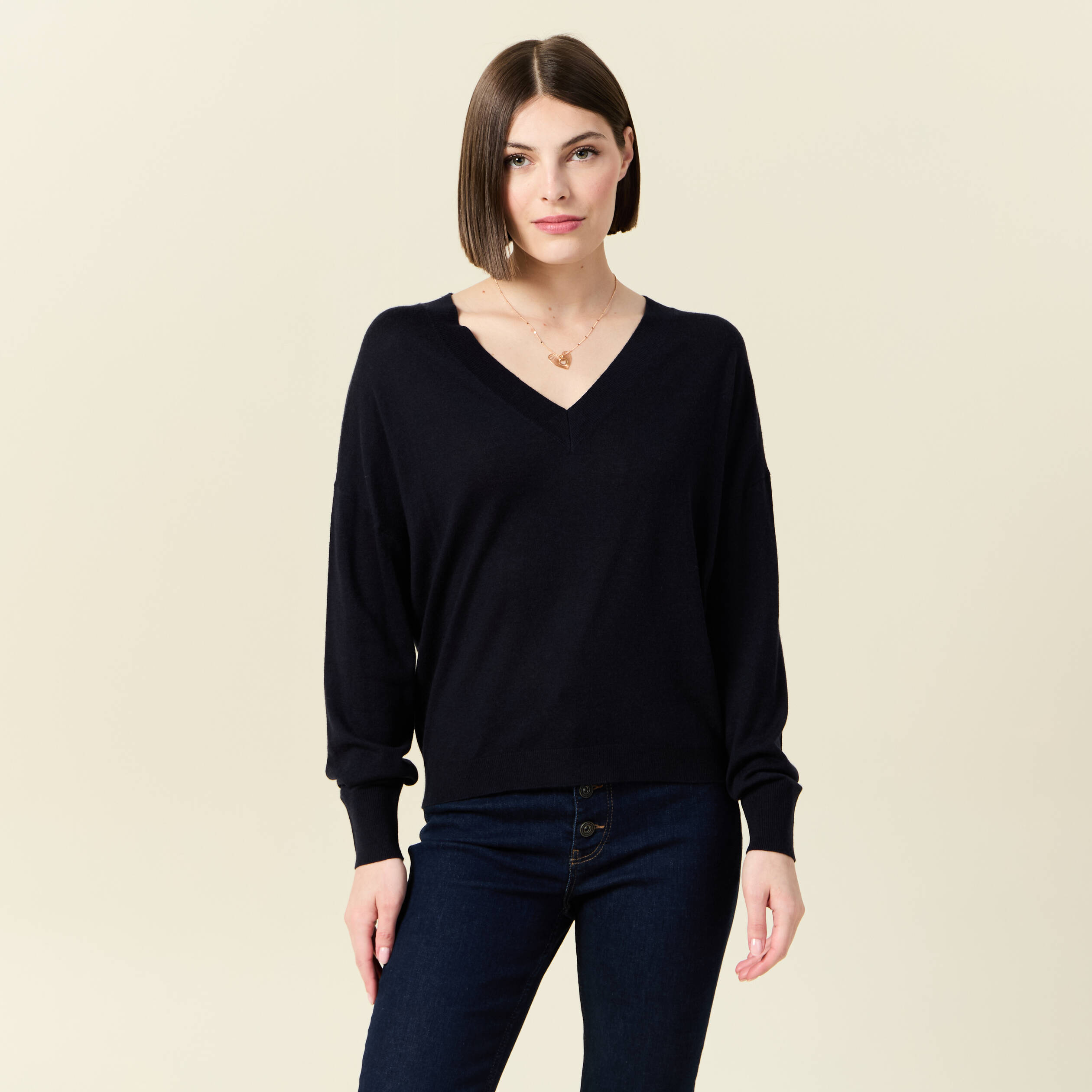 pull fin col v manches longues bleu fonce femme Pull fin col V manches longues bleu foncé femme
