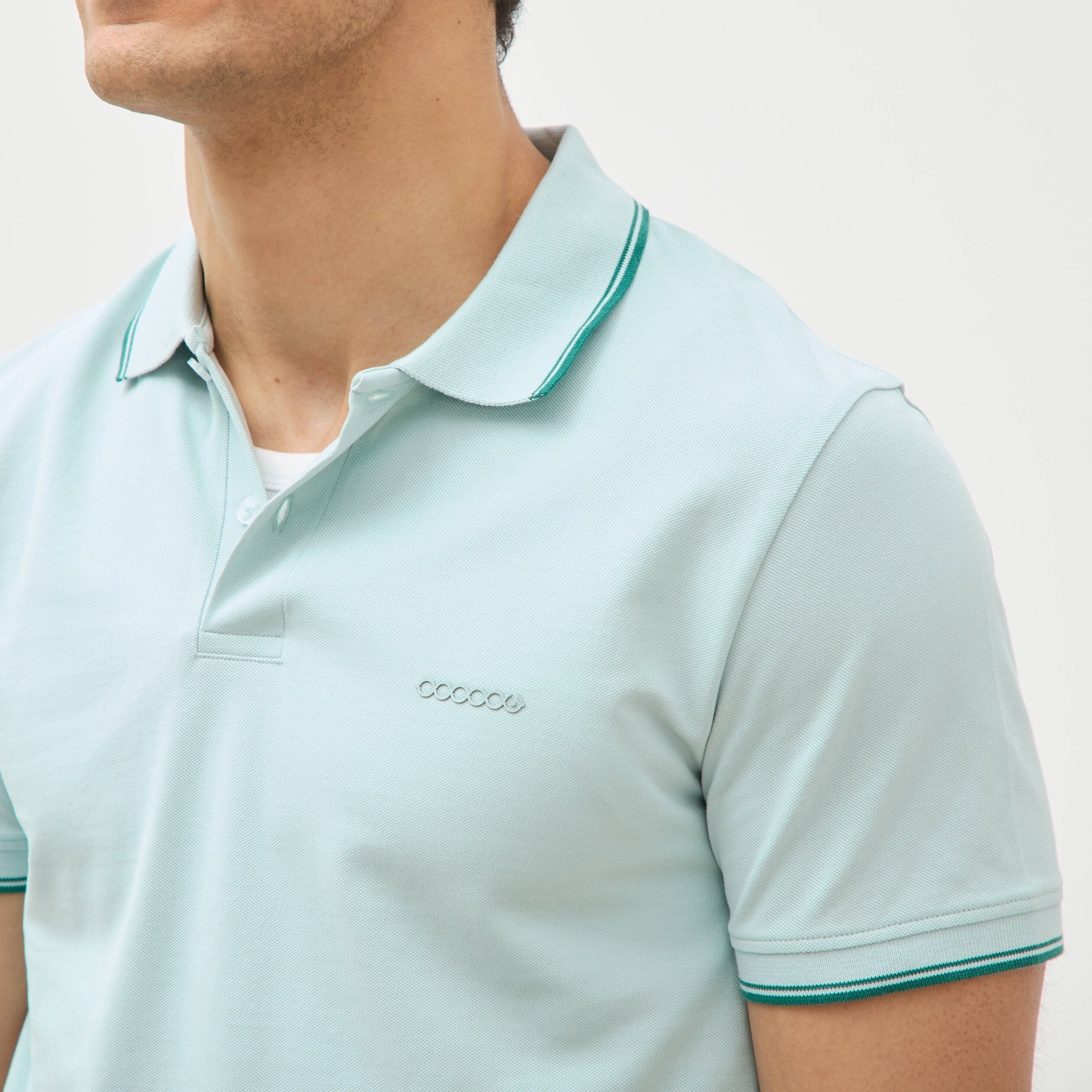 Polo cintr&eacute; en coton manches courtes bleu gris homme