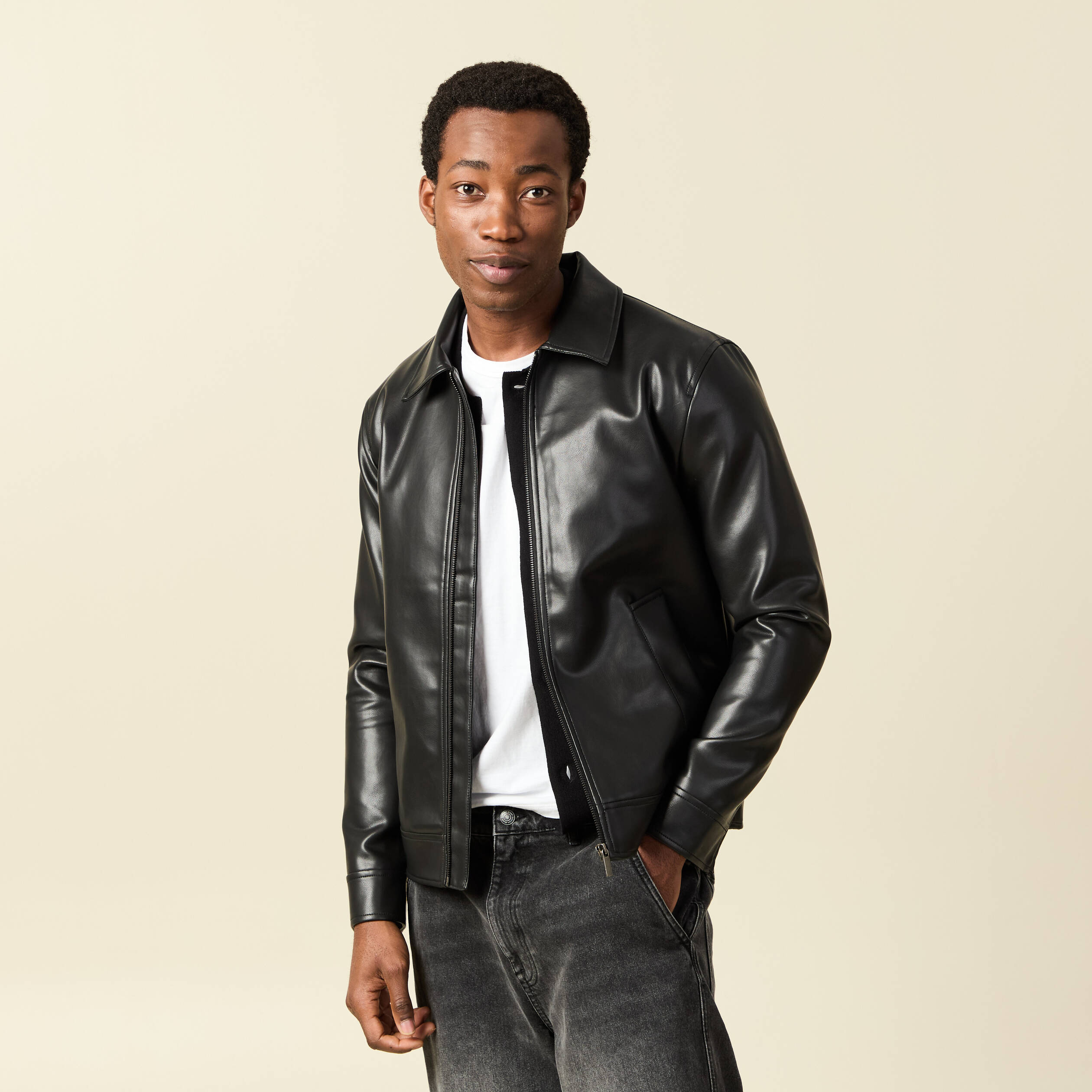 Blouson droit court manches longues noir homme