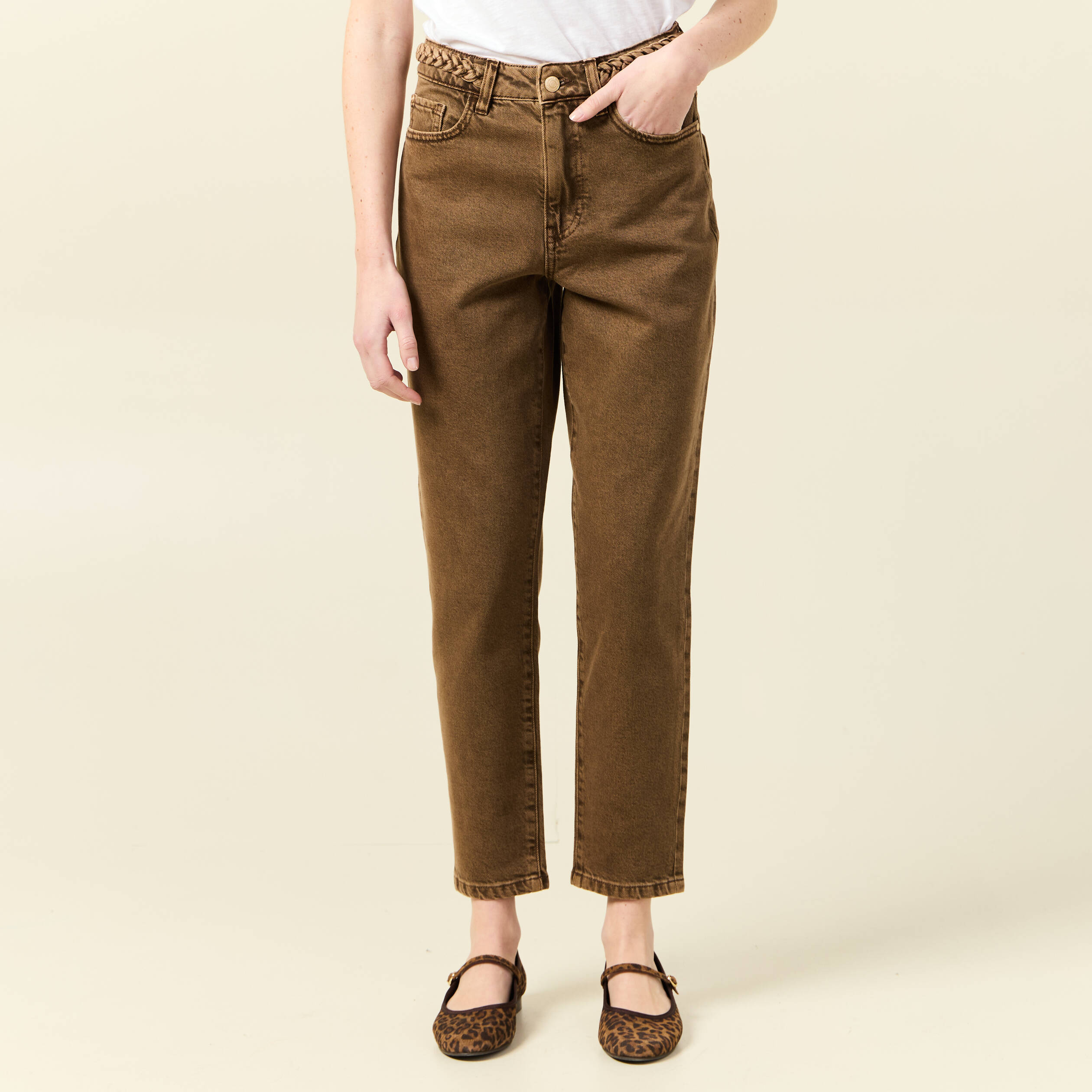 Jeans mom 7/8&egrave;me marron fonc&eacute; femme
