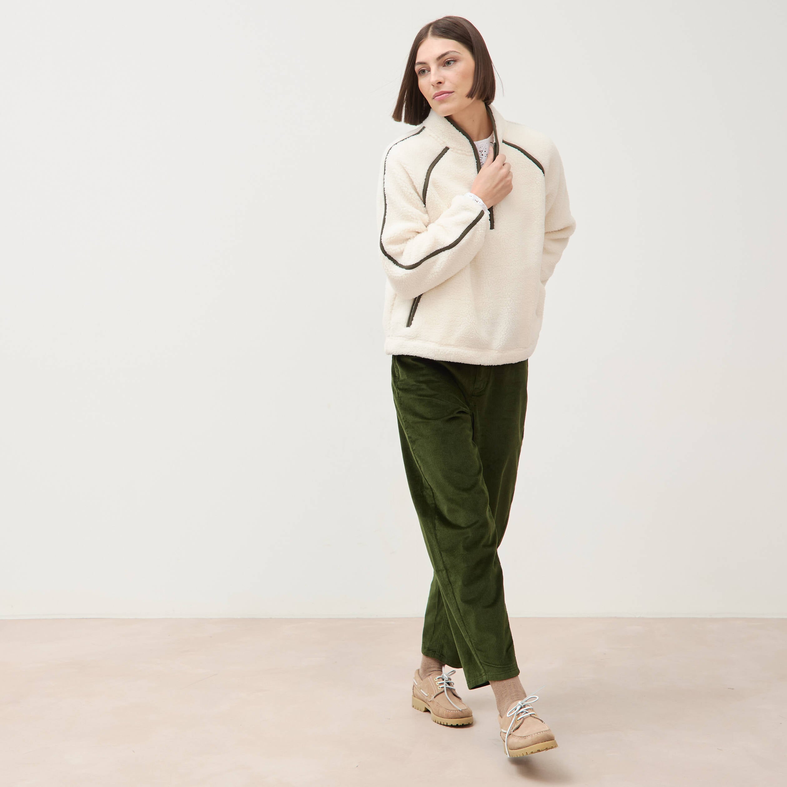 Pantalon taille haute velours resserr&eacute; vert fonc&eacute; femme