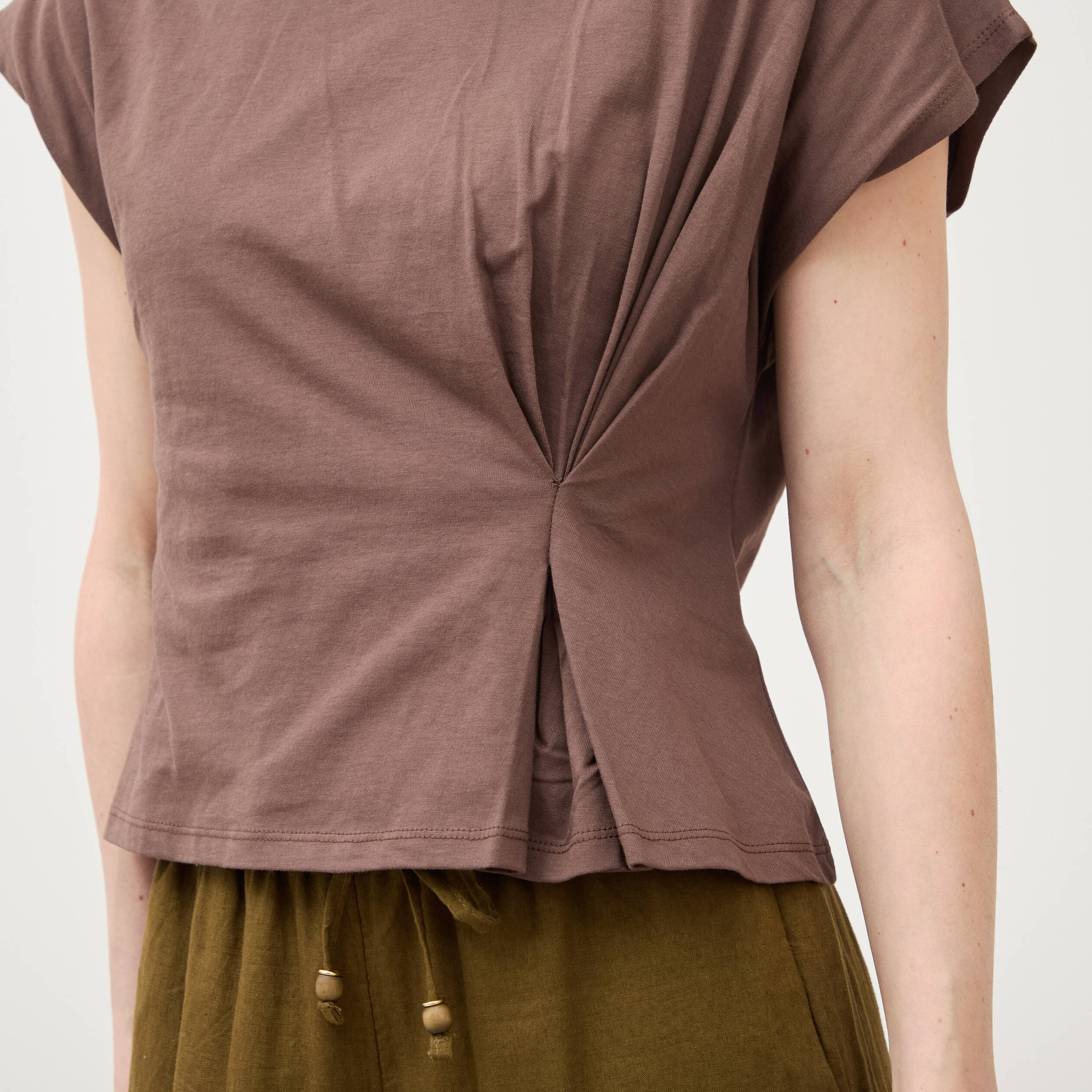 T-shirt manches courtes marron fonc&eacute; femme