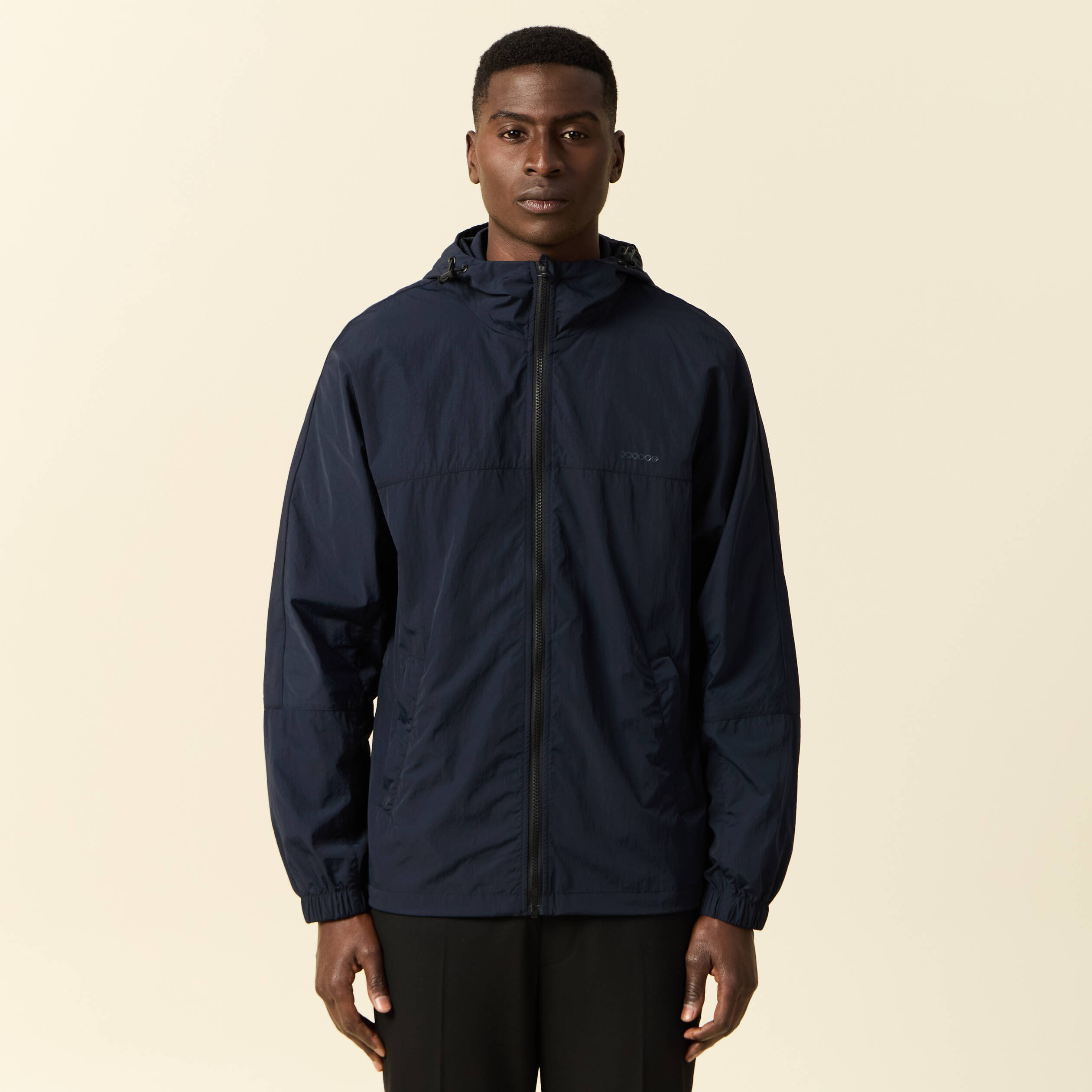 coupe vent zippe a capuche bleu marine homme Coupe-vent zippé à capuche bleu marine homme