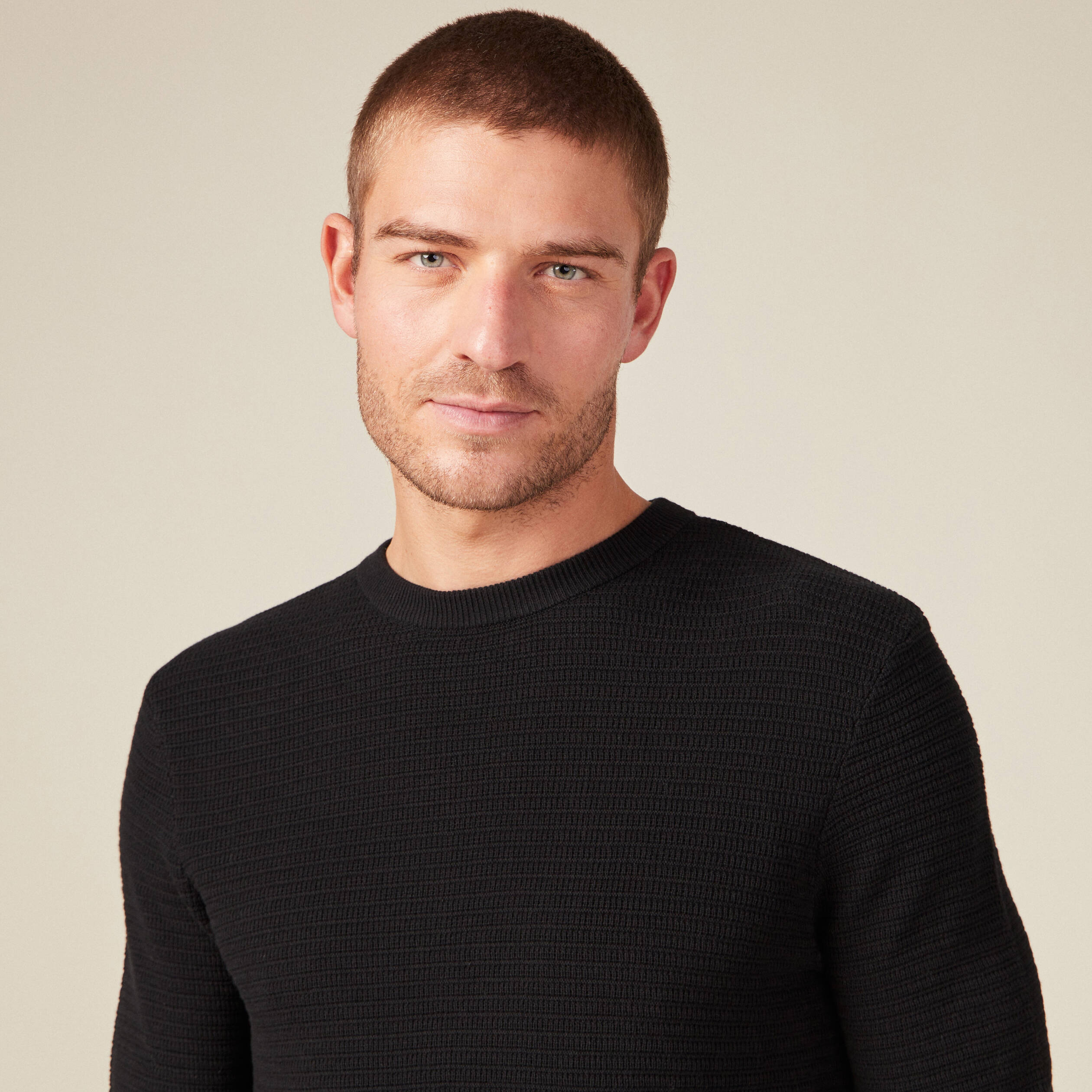 Pull manches longues col rond noir homme