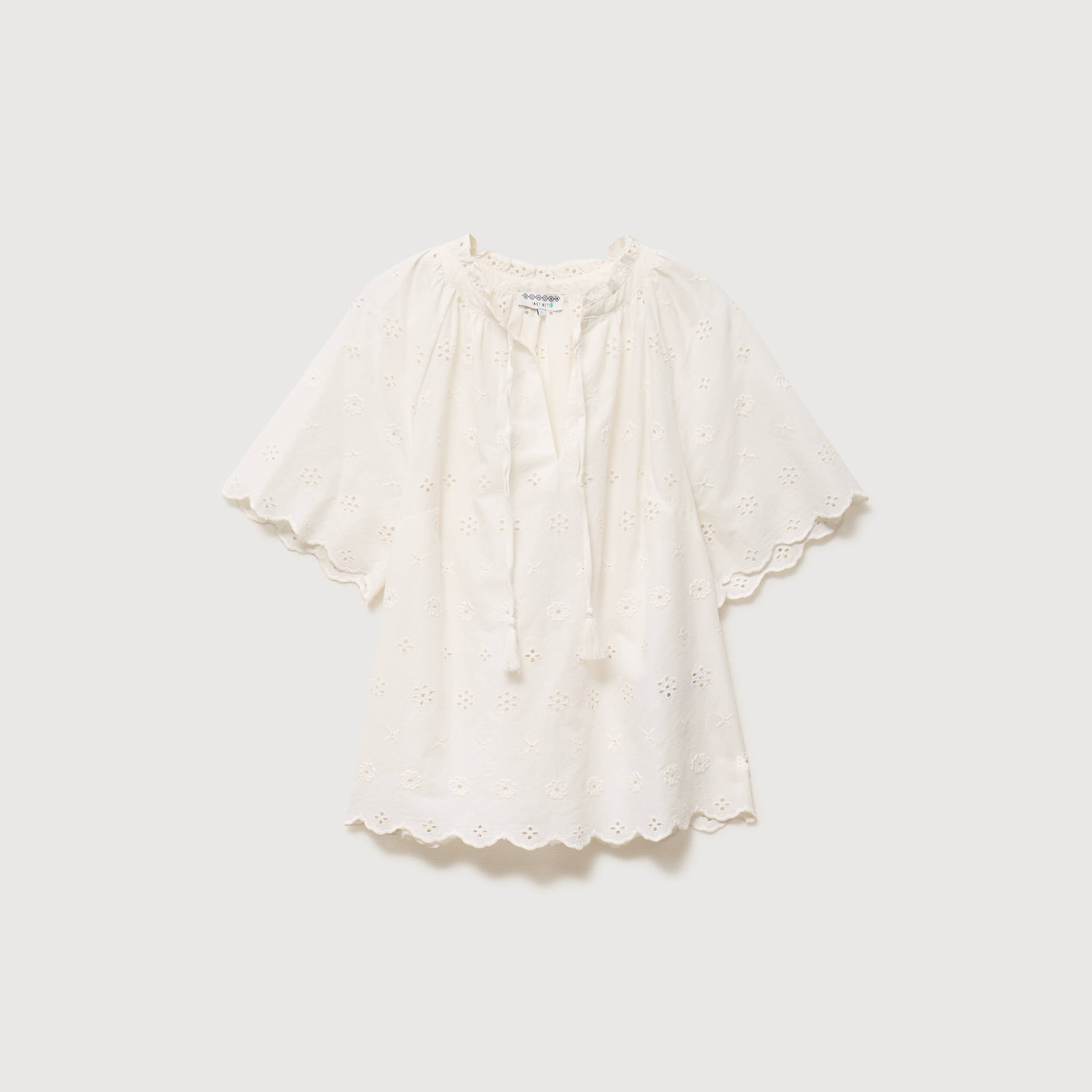 Blouse col v manches 3/4 en coton brod&eacute;e ecru femme