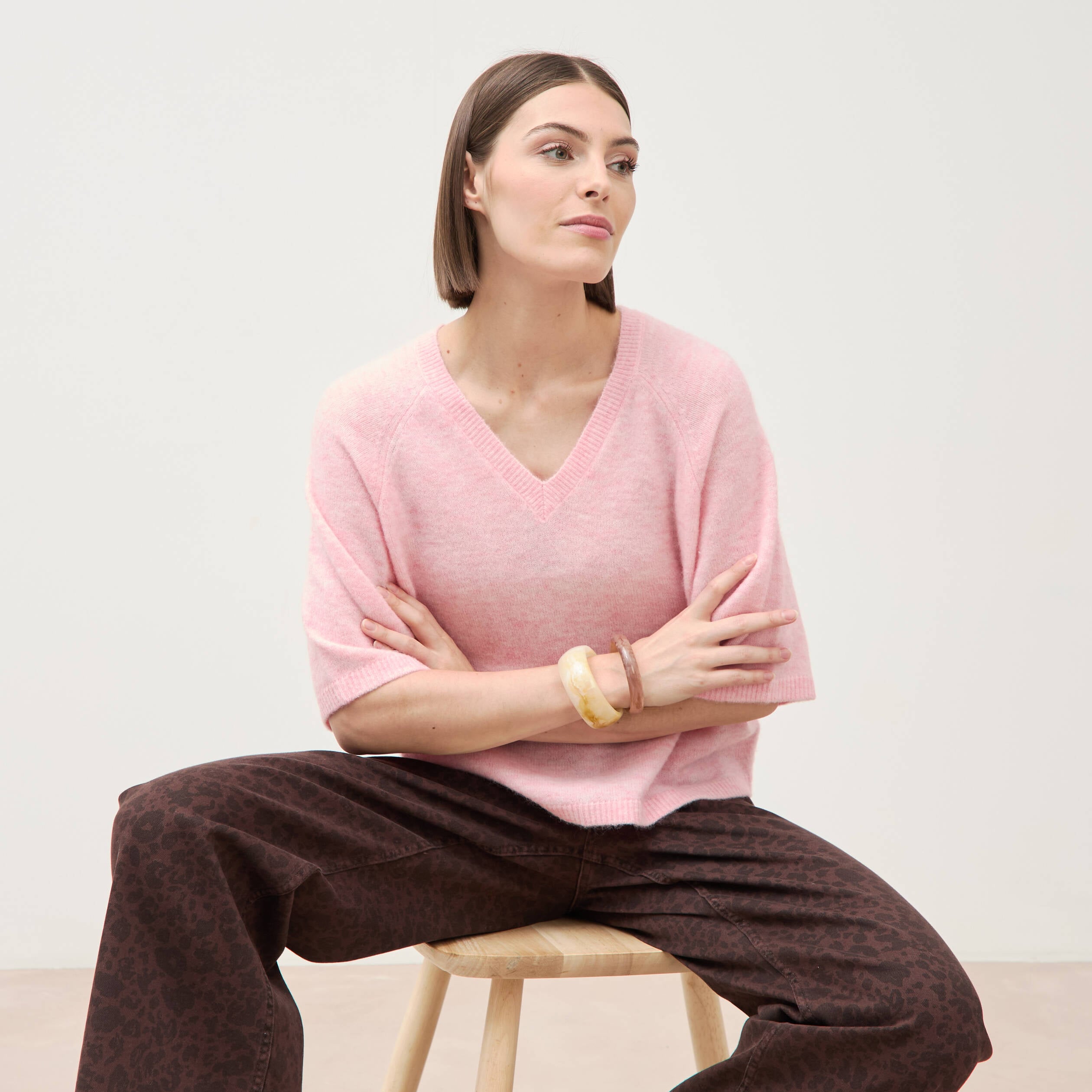 Pull droit court col v manches courtes rose clair femme