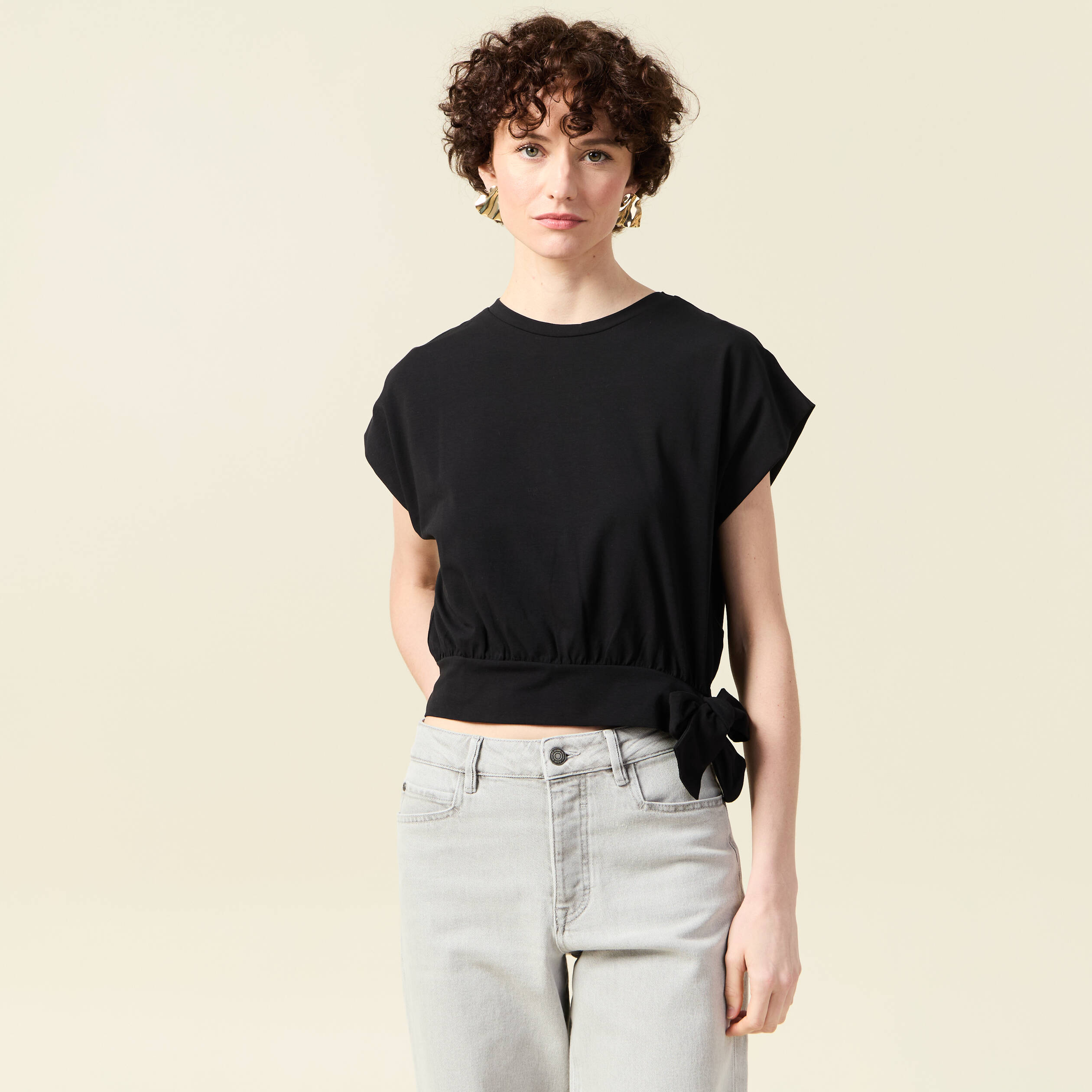 t shirt manches courtes noeud noir femme T-shirt manches courtes noeud noir femme