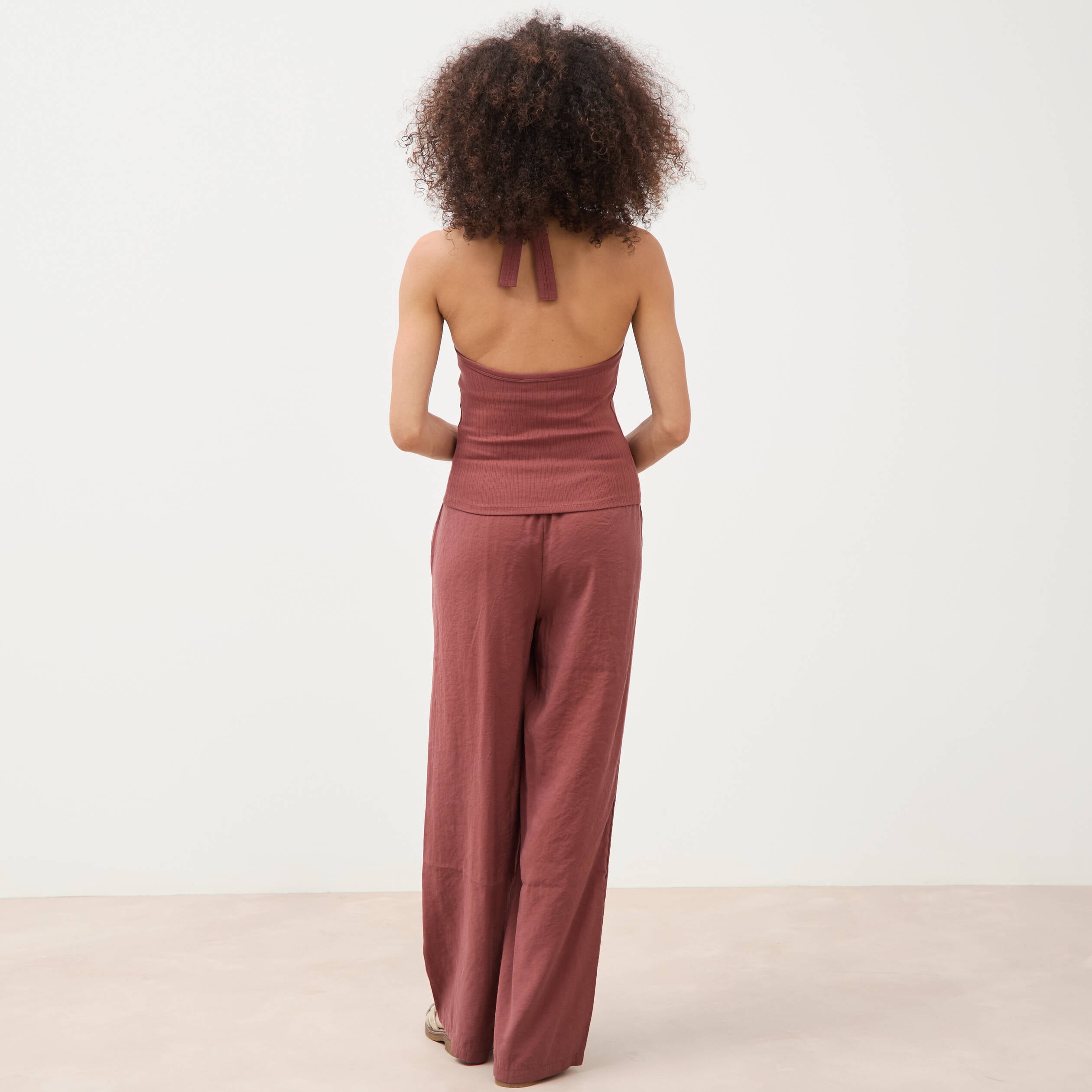D&eacute;bardeur d&eacute;collet&eacute; brassi&egrave;re int&eacute;gr&eacute;e marron cognac femme