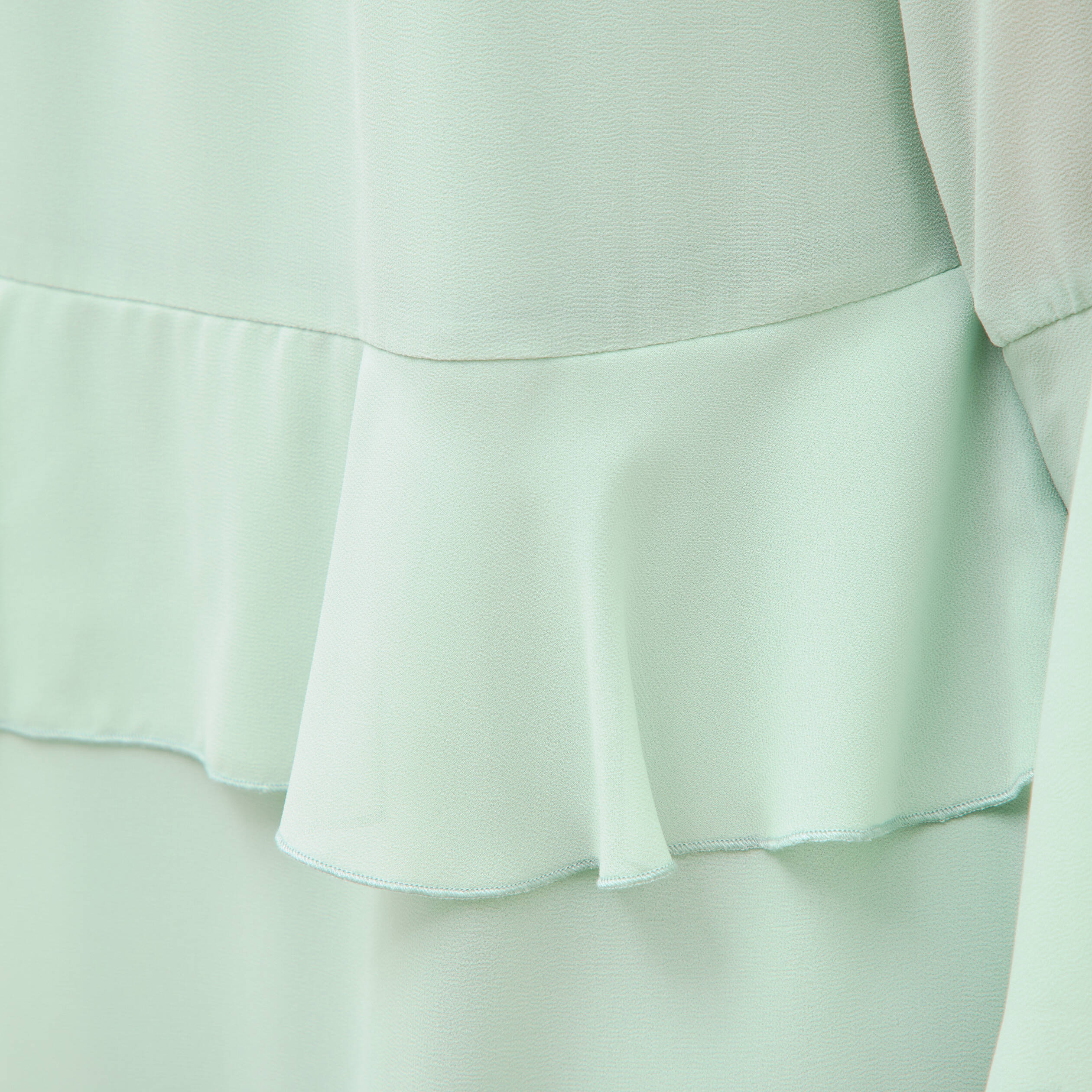 Robe courte &eacute;vas&eacute;e manches longues vert pastel femme