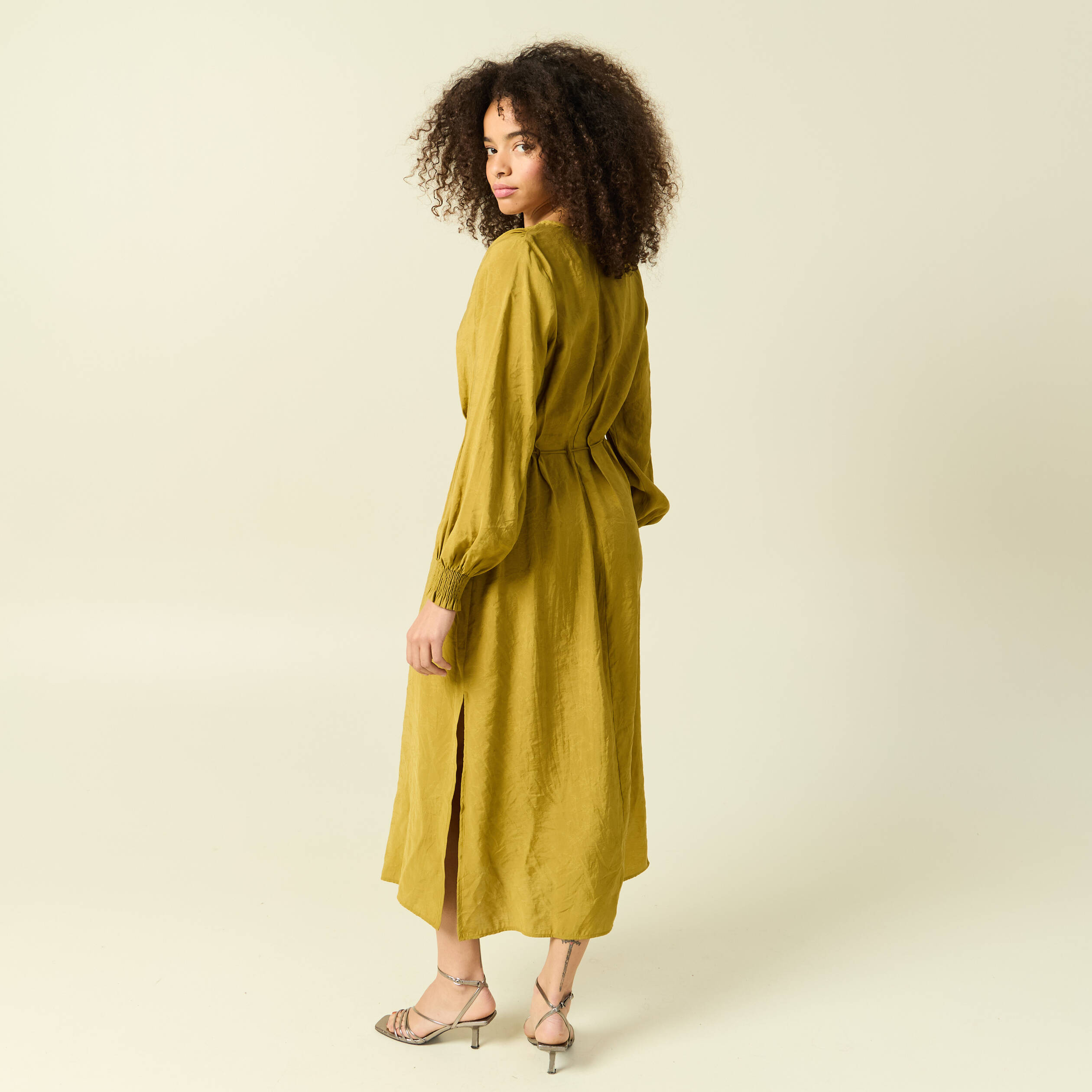 Robe longue droite col v manches longues vert olive femme