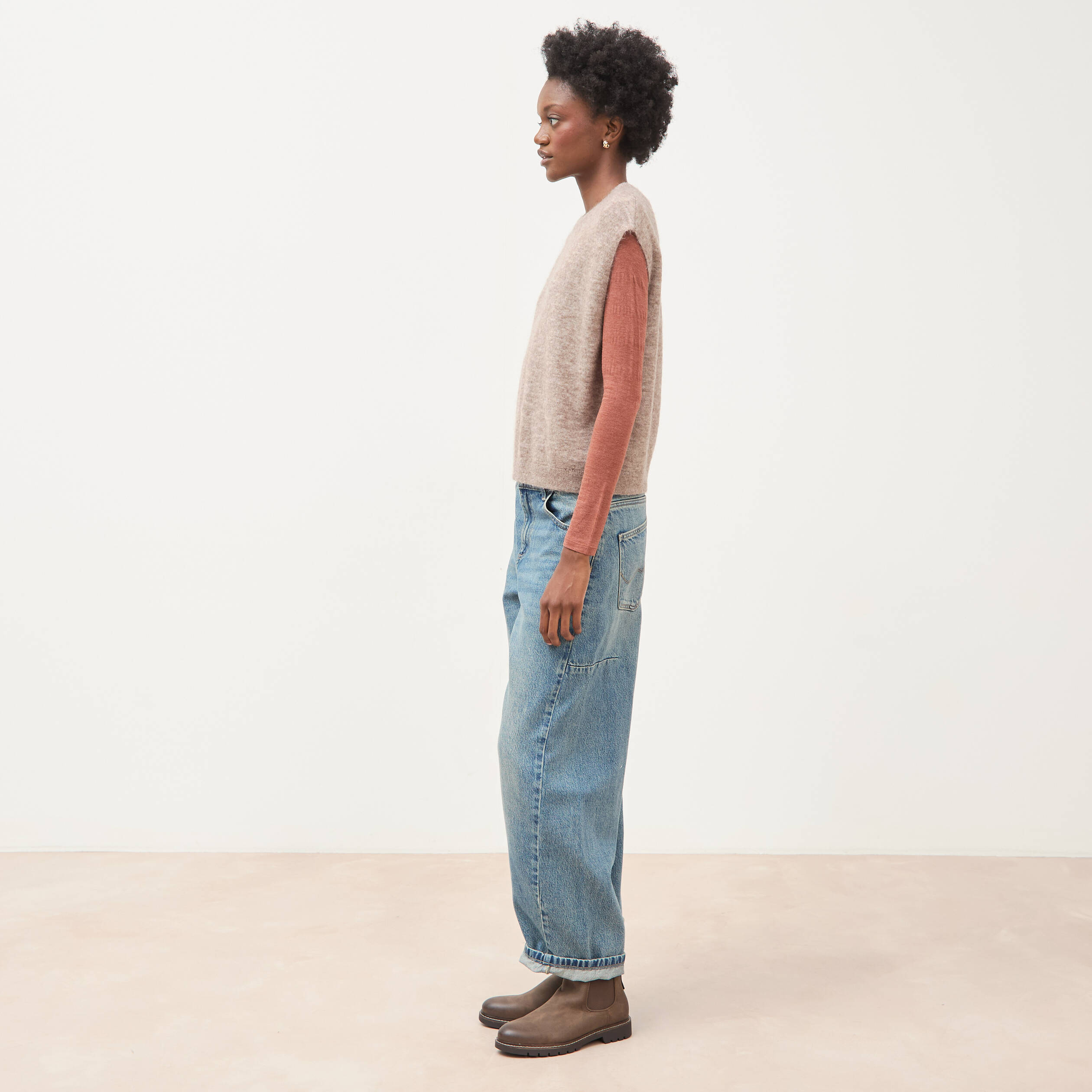Pull droit court sans manches col rond marron clair femme