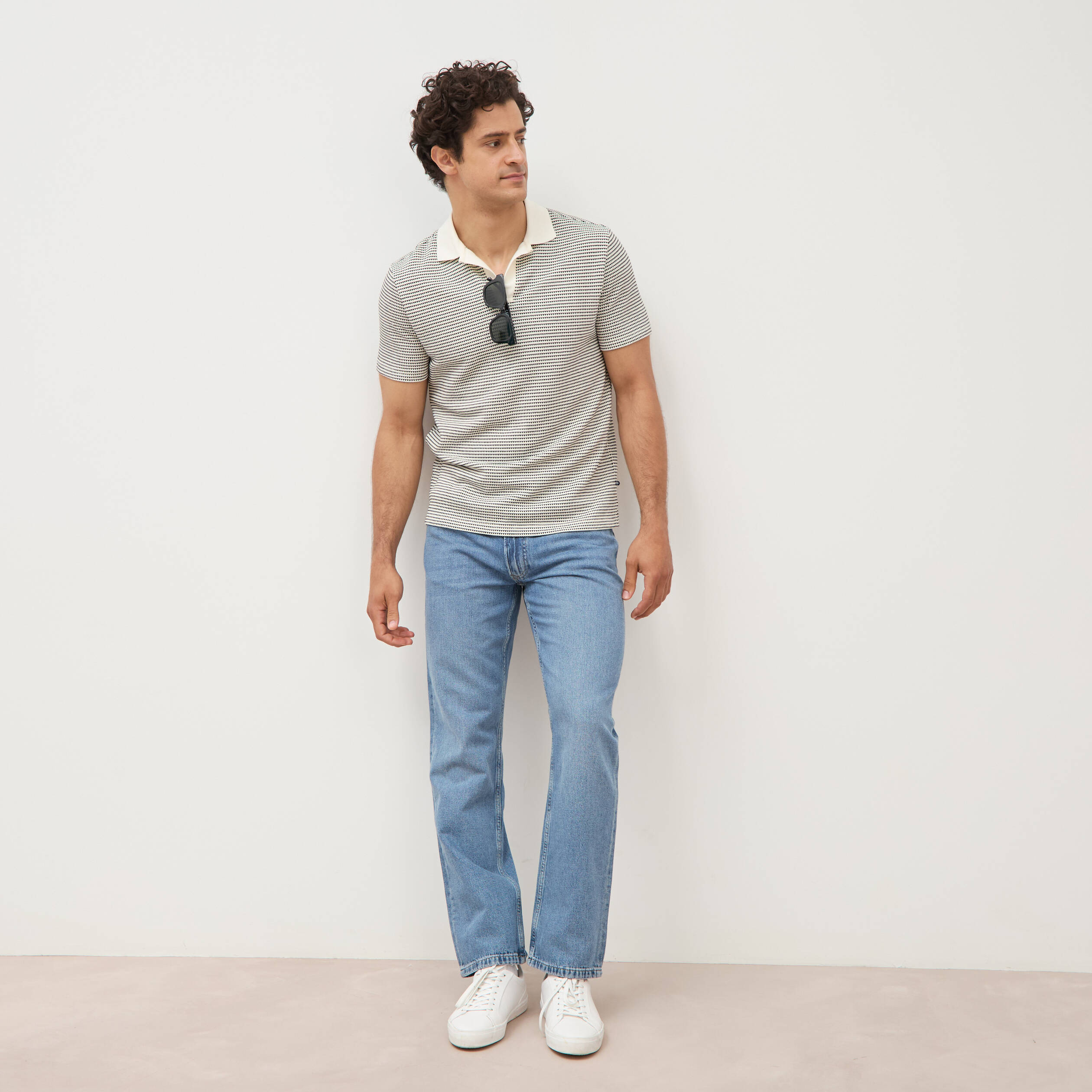 Polo cintr&eacute; manches courtes col cubain ecru homme