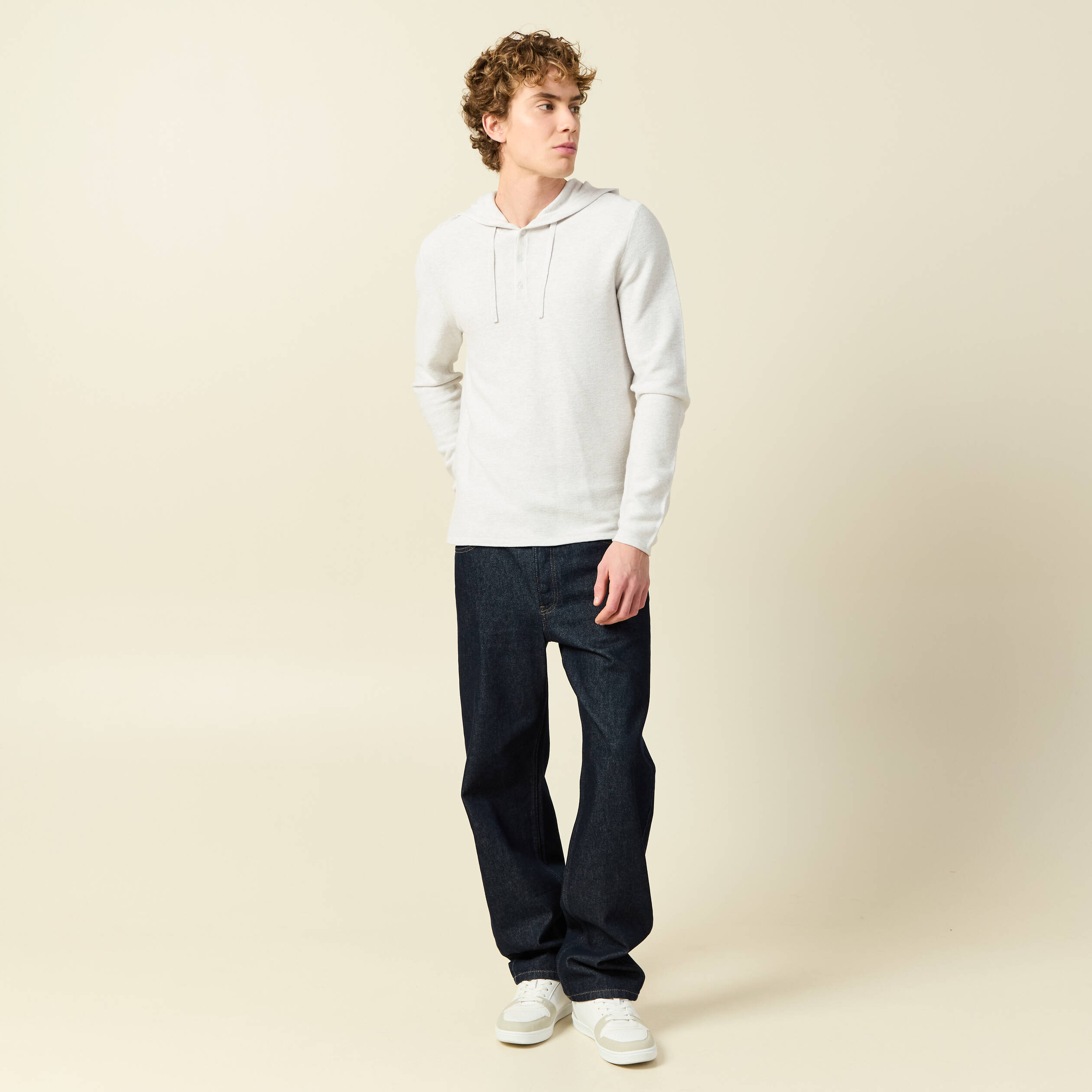 Pull fin en coton &agrave; capuche ecru homme