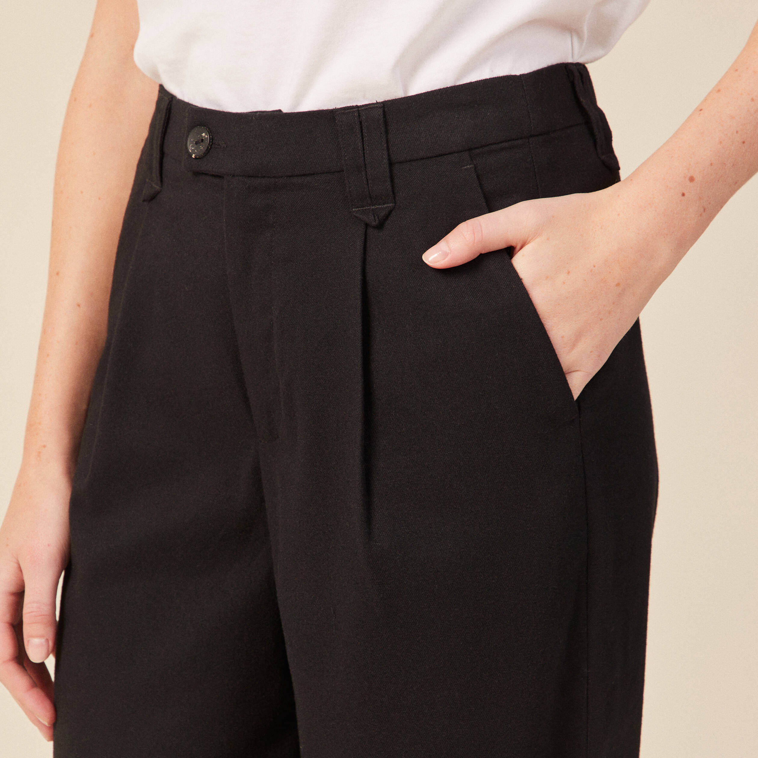 Pantalon large avec pinces noir femme