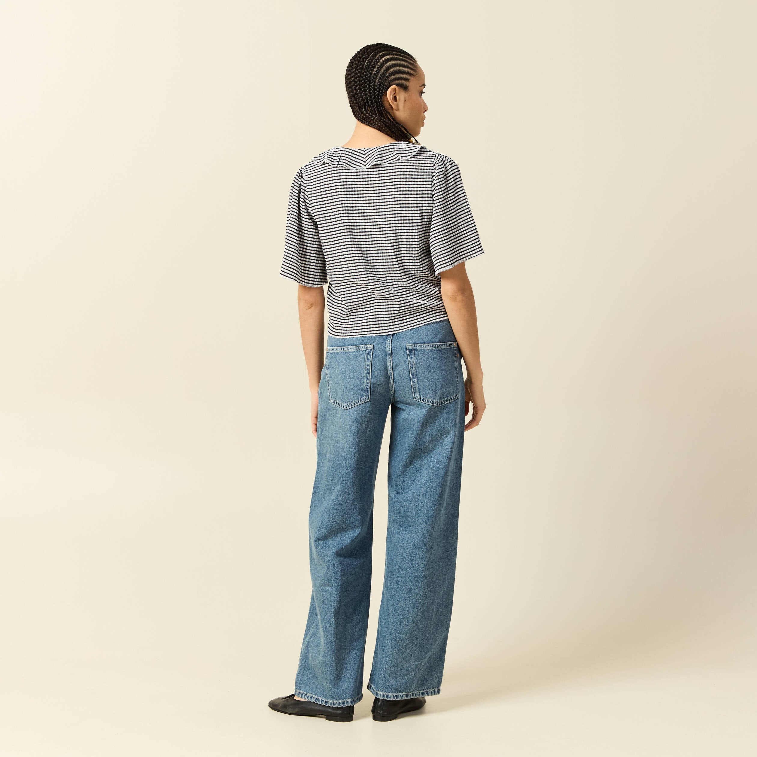 T-shirt col V &agrave; volants manches courtes ecru femme