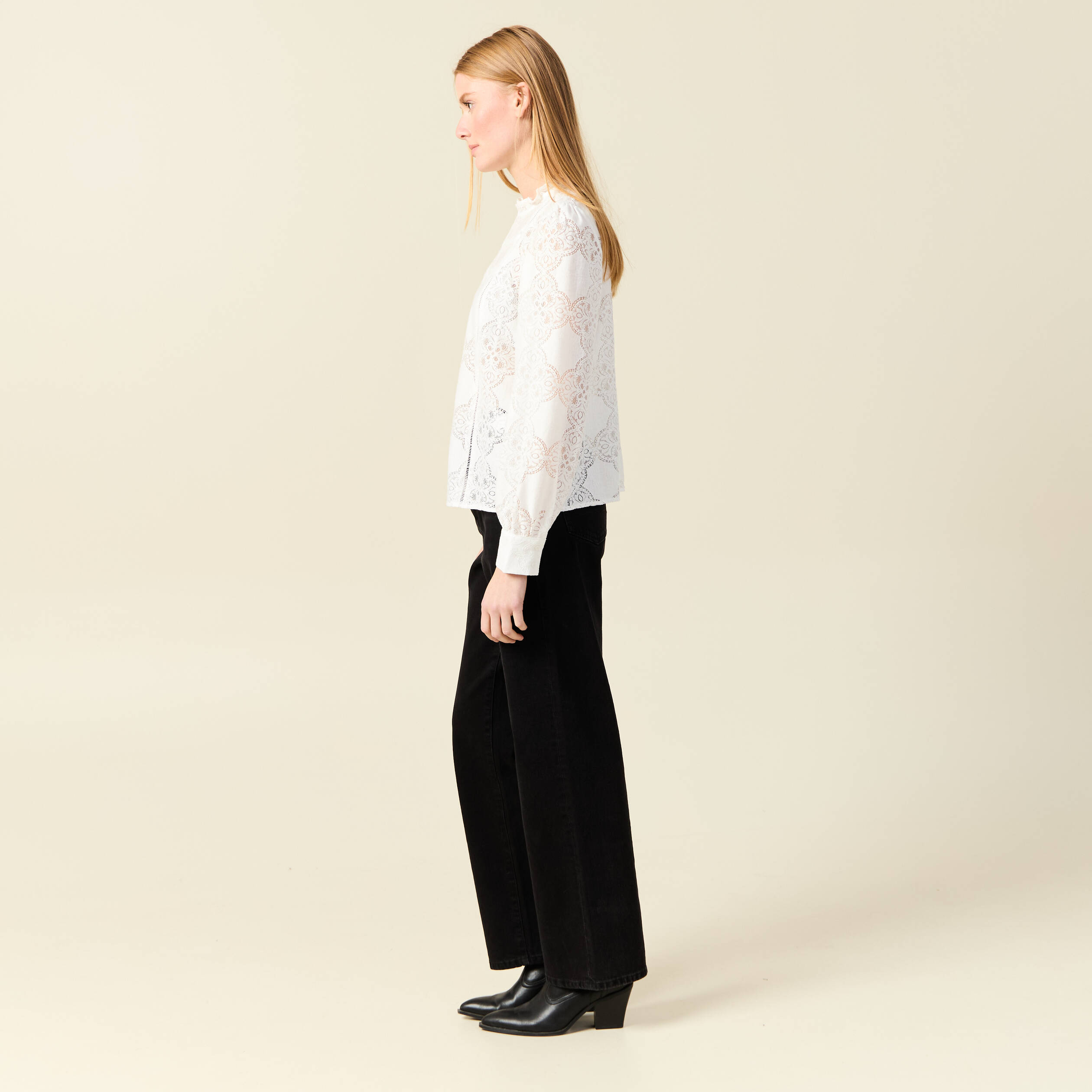 Blouse cintr&eacute;e dentelle manches longues ecru femme