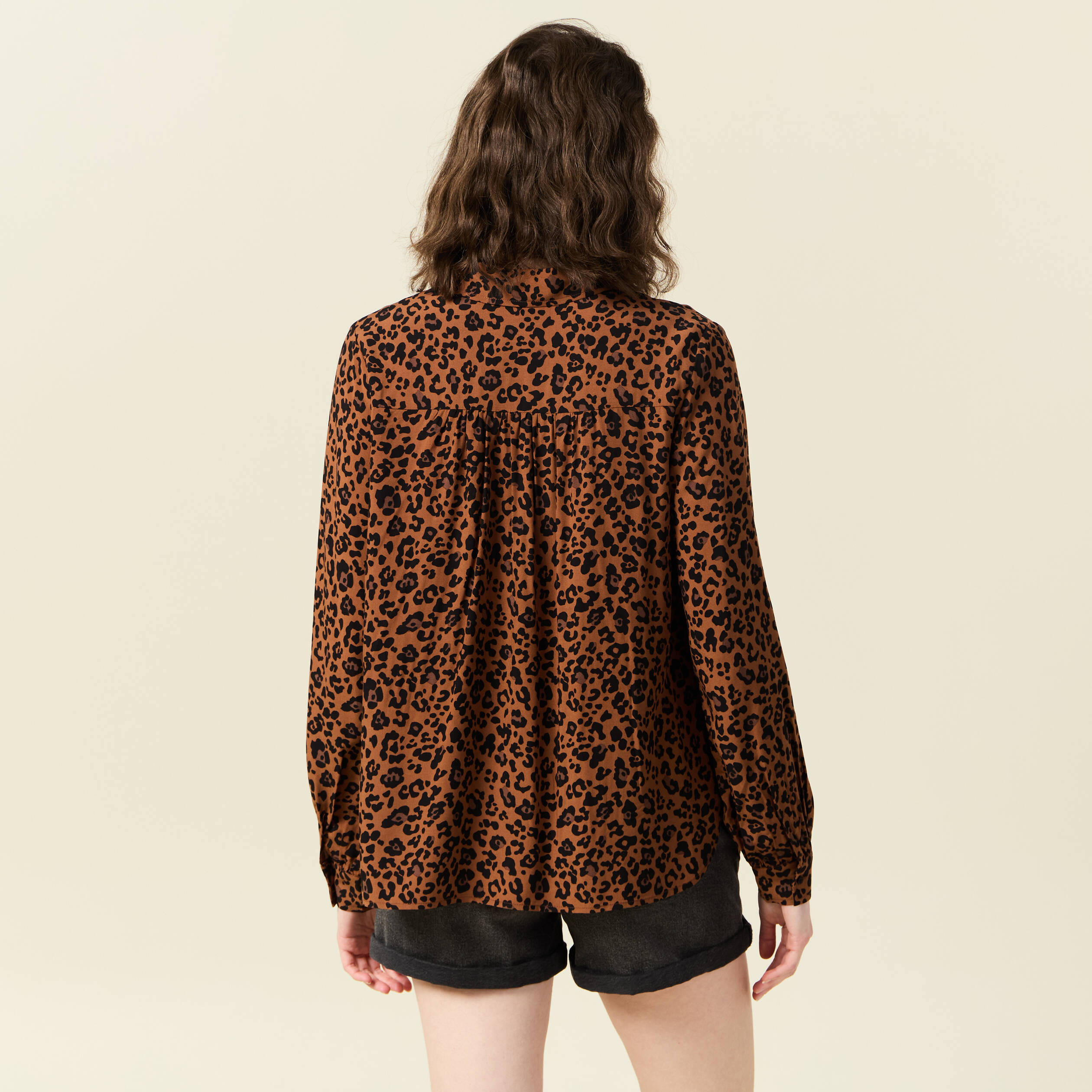 chemise manches longues fluide marron fonce femme Chemise manches longues fluide marron foncé femme