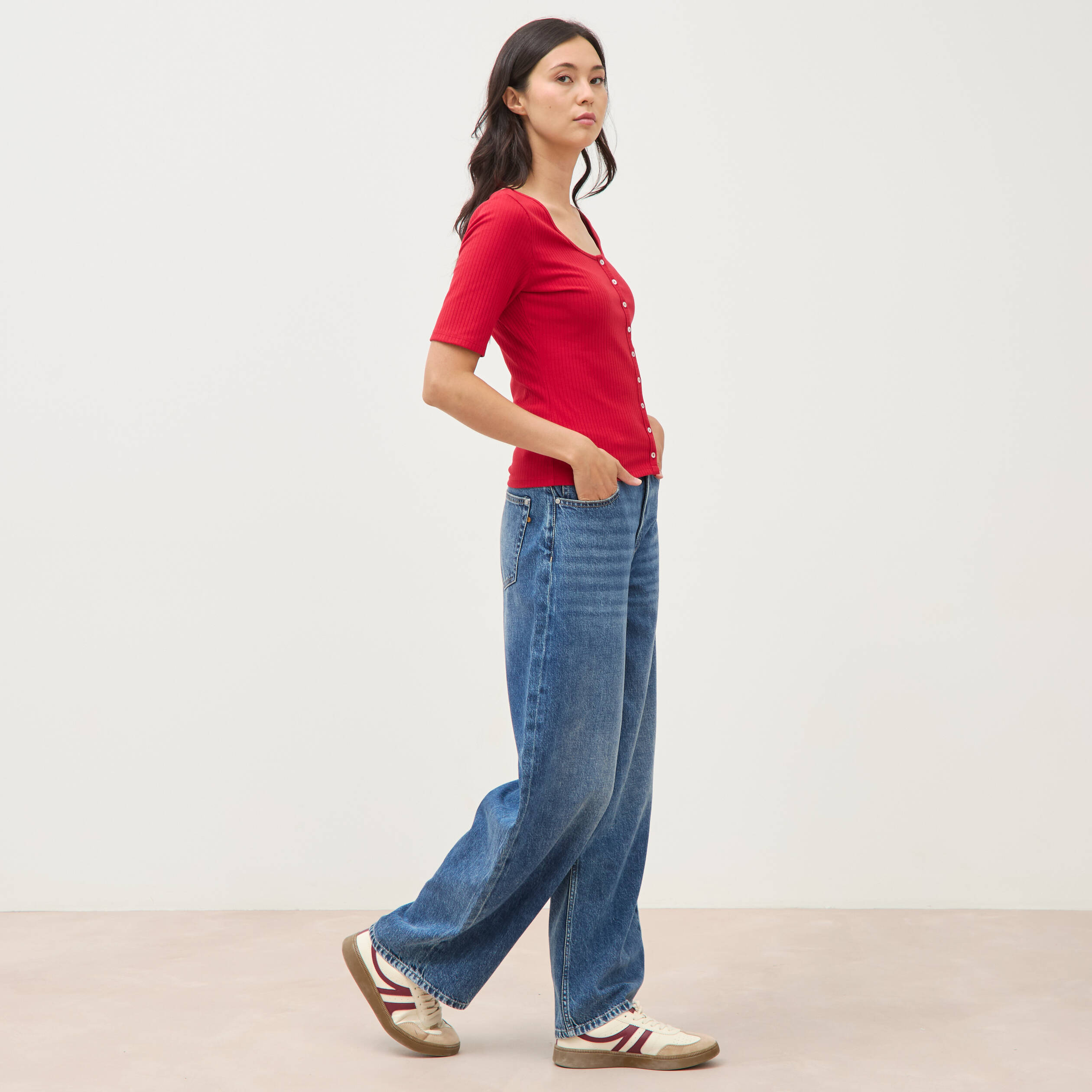 T-shirt c&ocirc;tel&eacute; ajust&eacute; manches courtes rouge femme