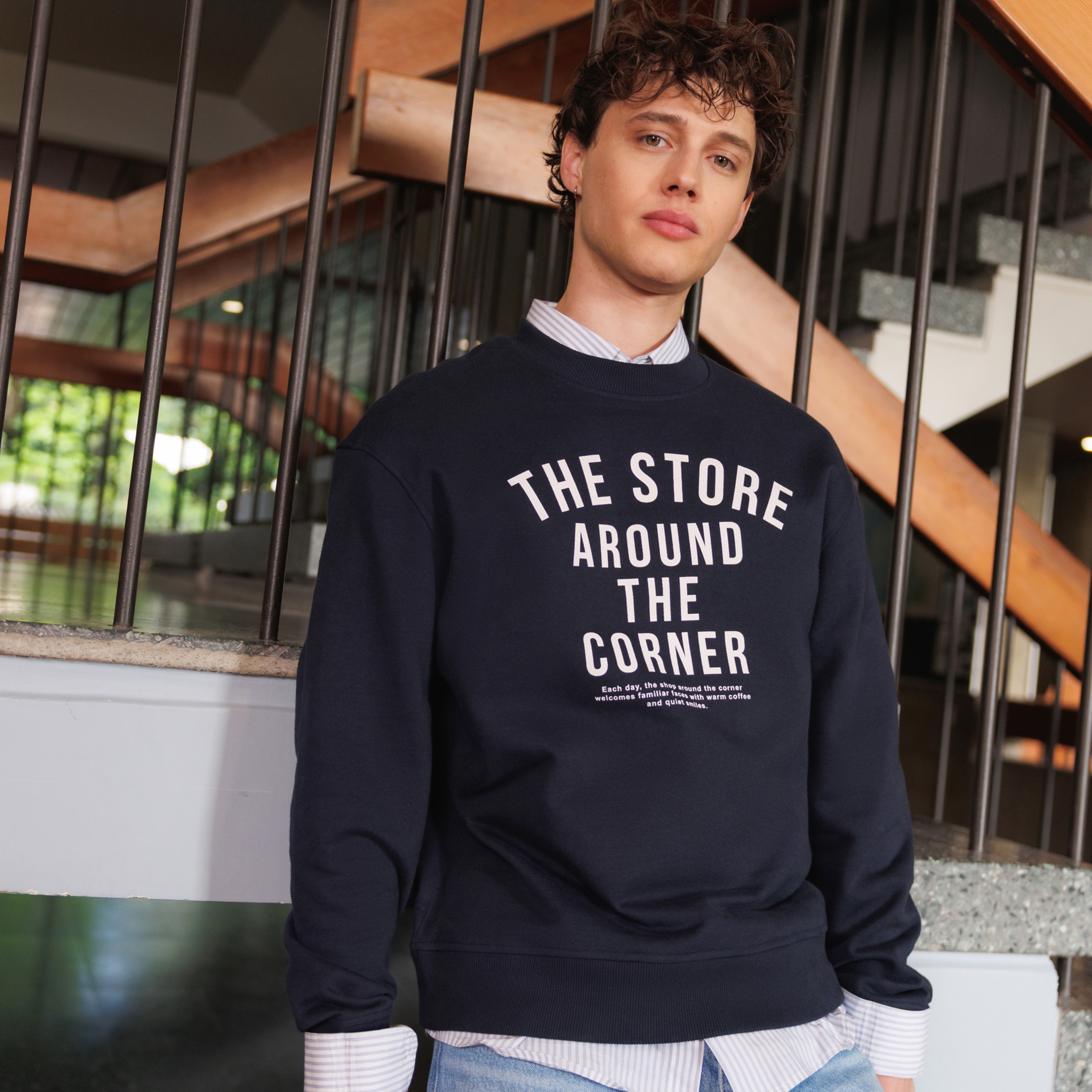Sweat droit col rond en coton bleu marine homme